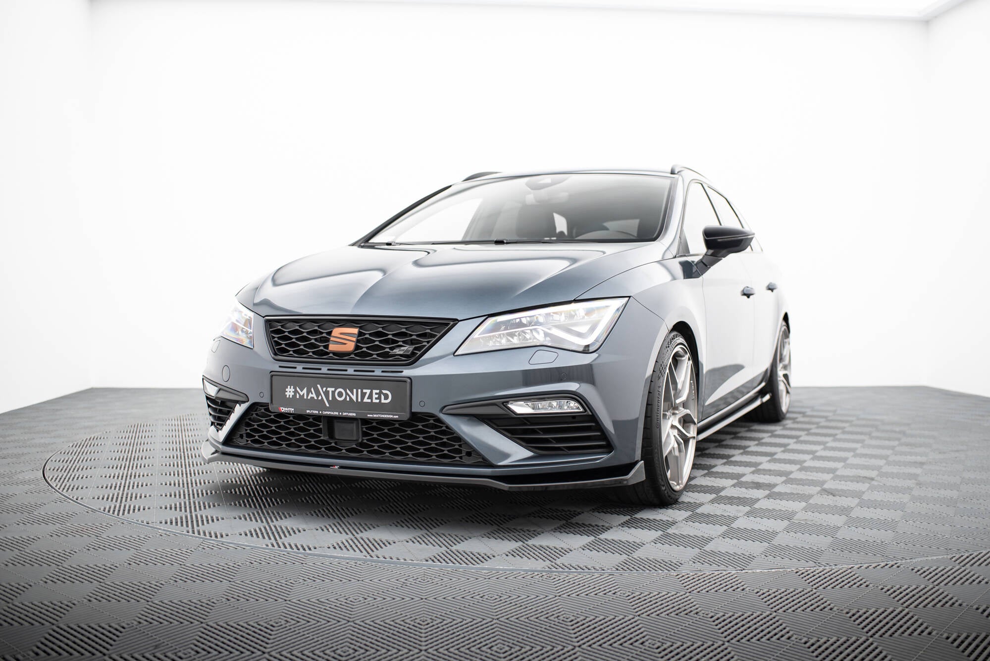 Etuosa jakautuu v.7 istuin Leon cupra / fr mk3 fl