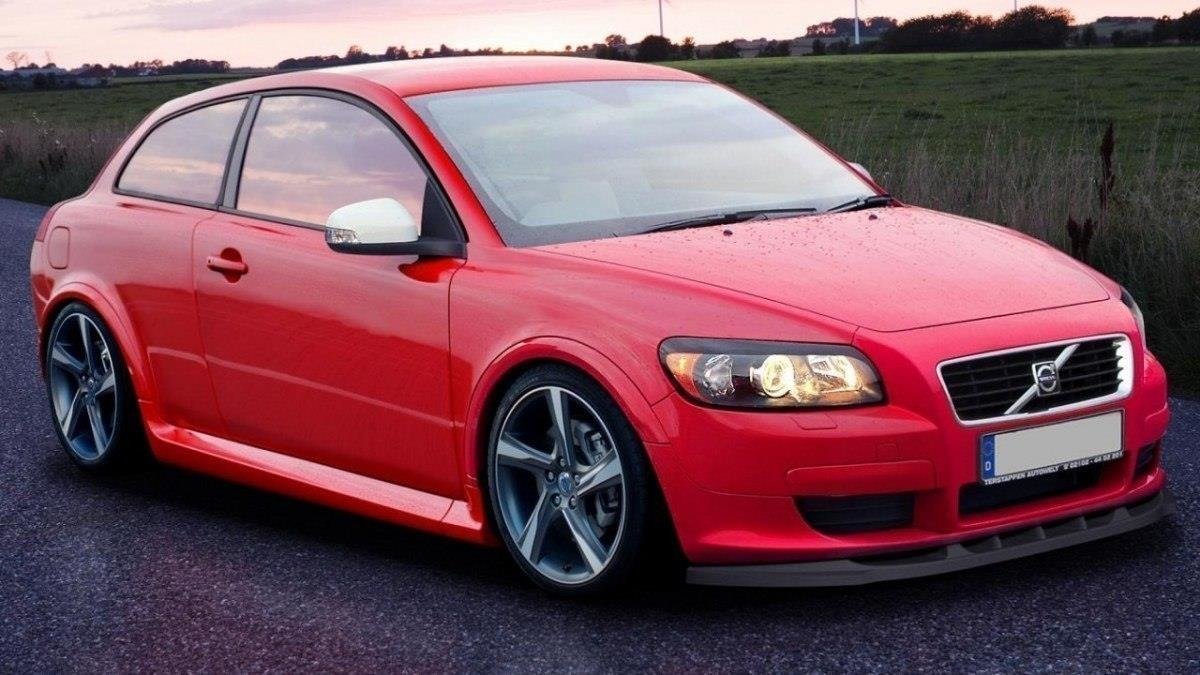 Front splits Volvo C30