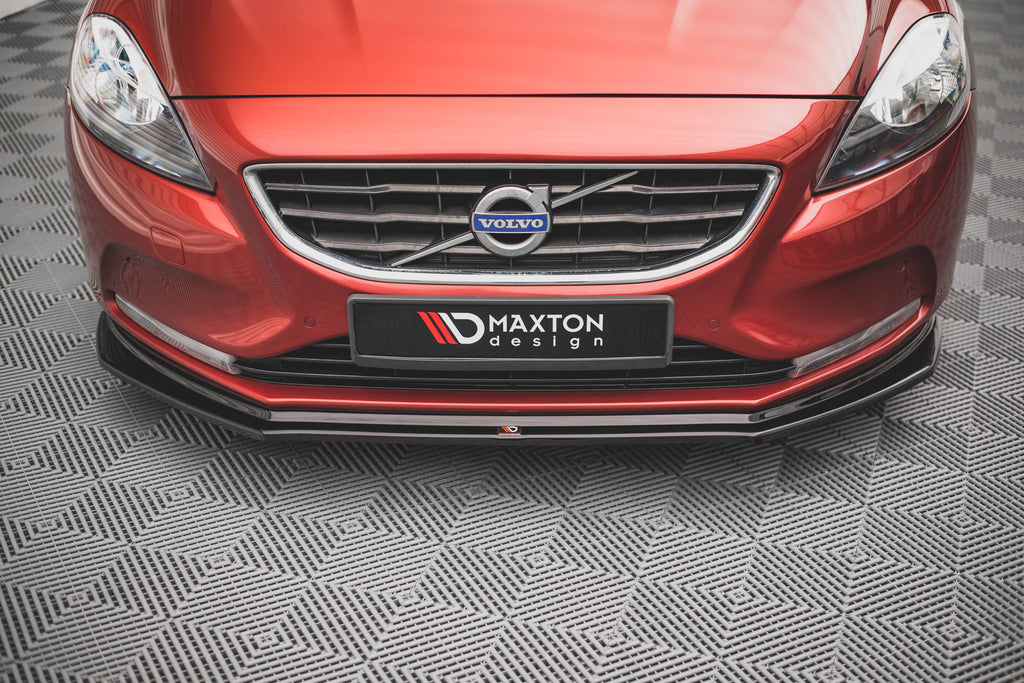 Front splits Volvo V40