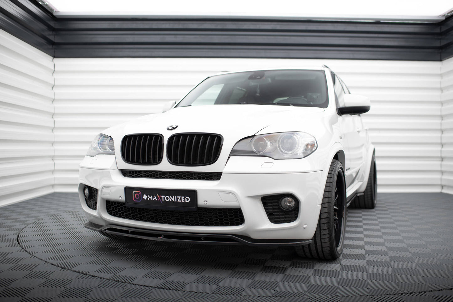 Front splitter for bmw x50 e70 facelift m-pack