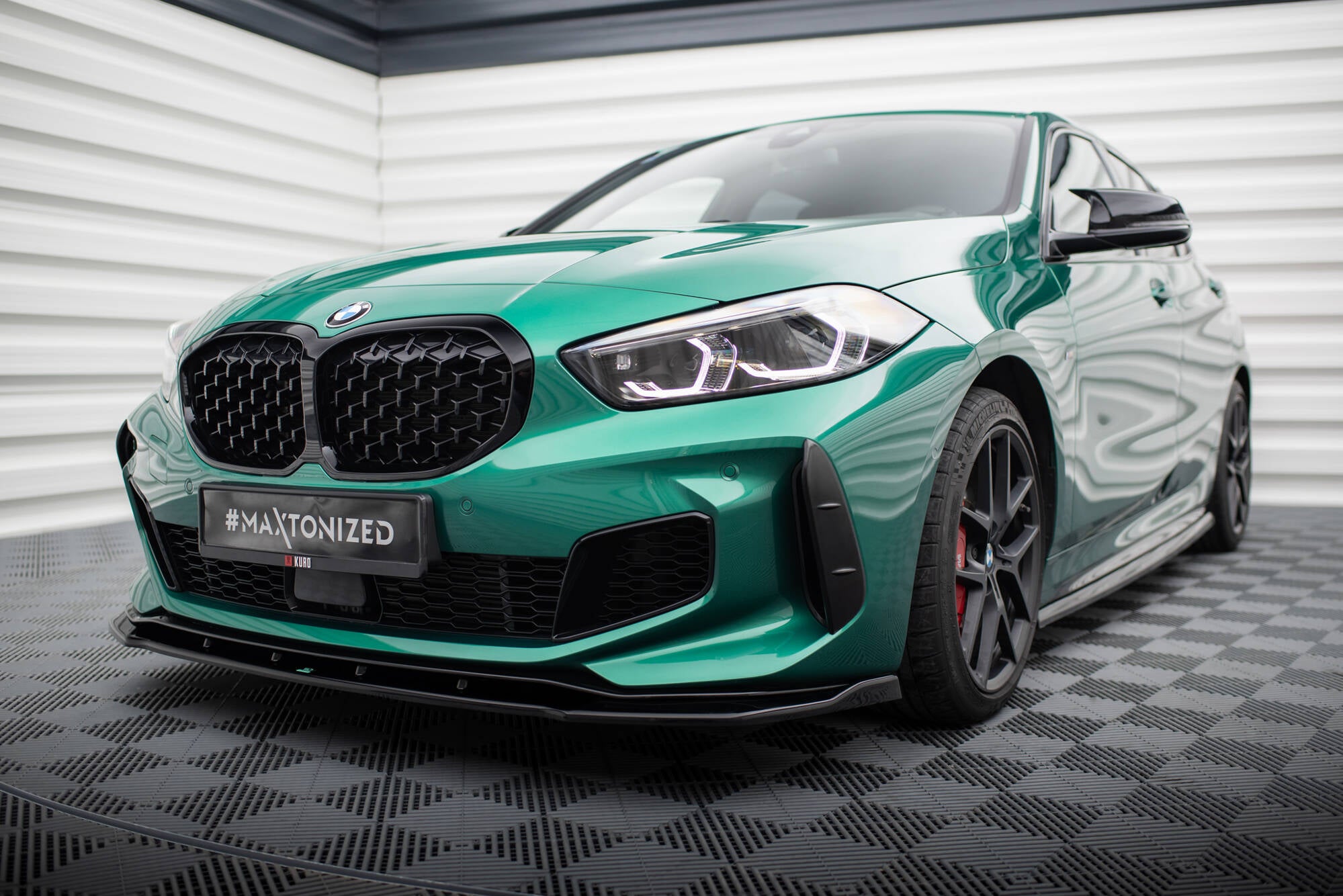 Etupuskurin ilman saanti kattaa BMW 1 F40 M-Pack / M135i