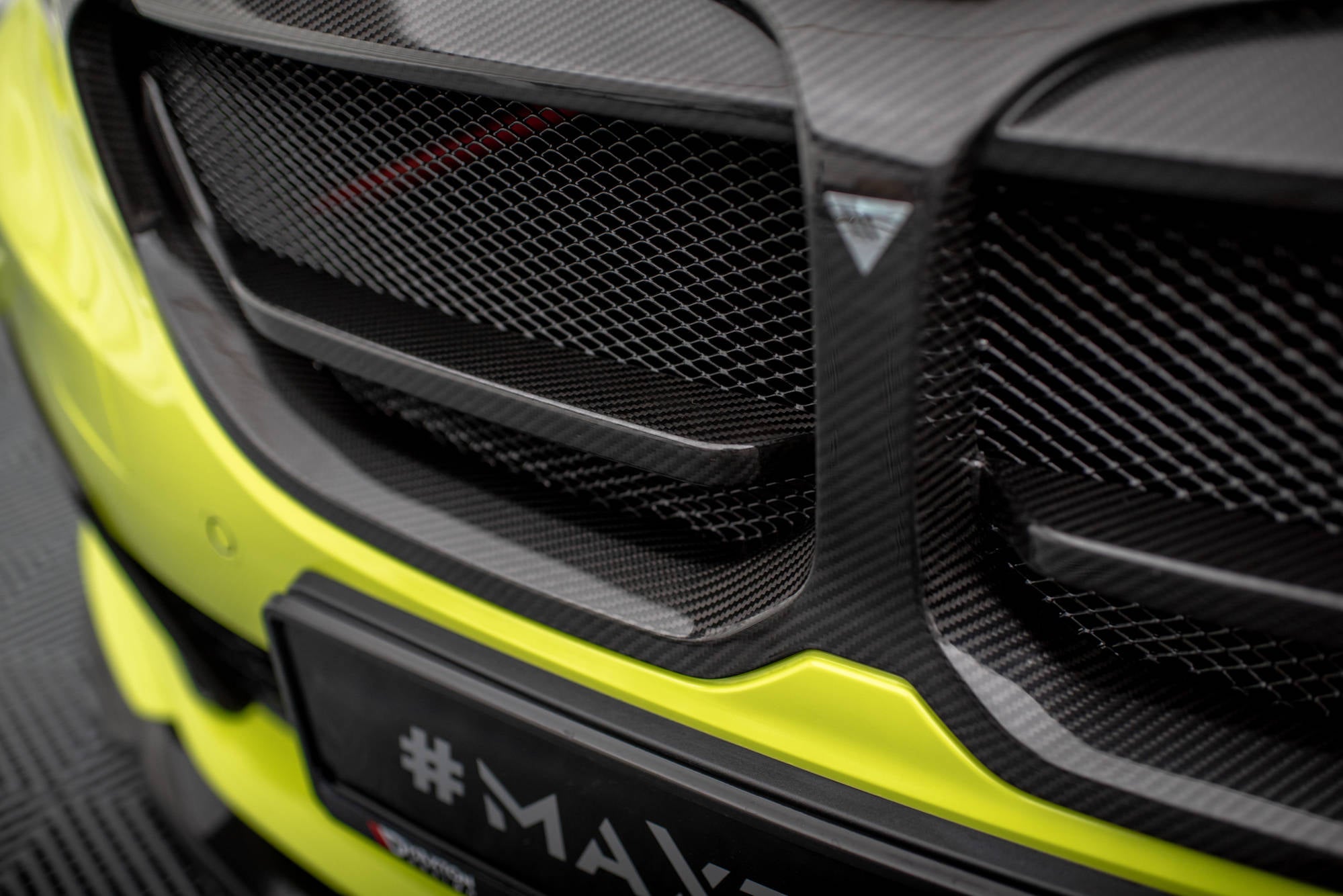 Prepreg carbon fiber front grill bmw 1 f40 m-pack/ m135i