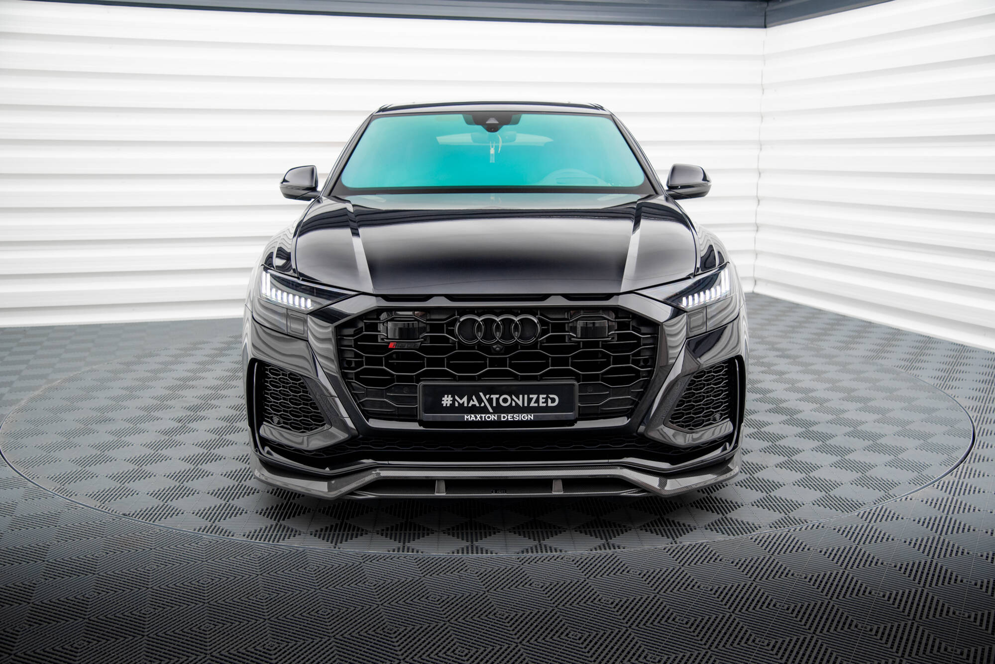 Prepreg -hiilikuitu etujakaja Audi RSQ8 MK1