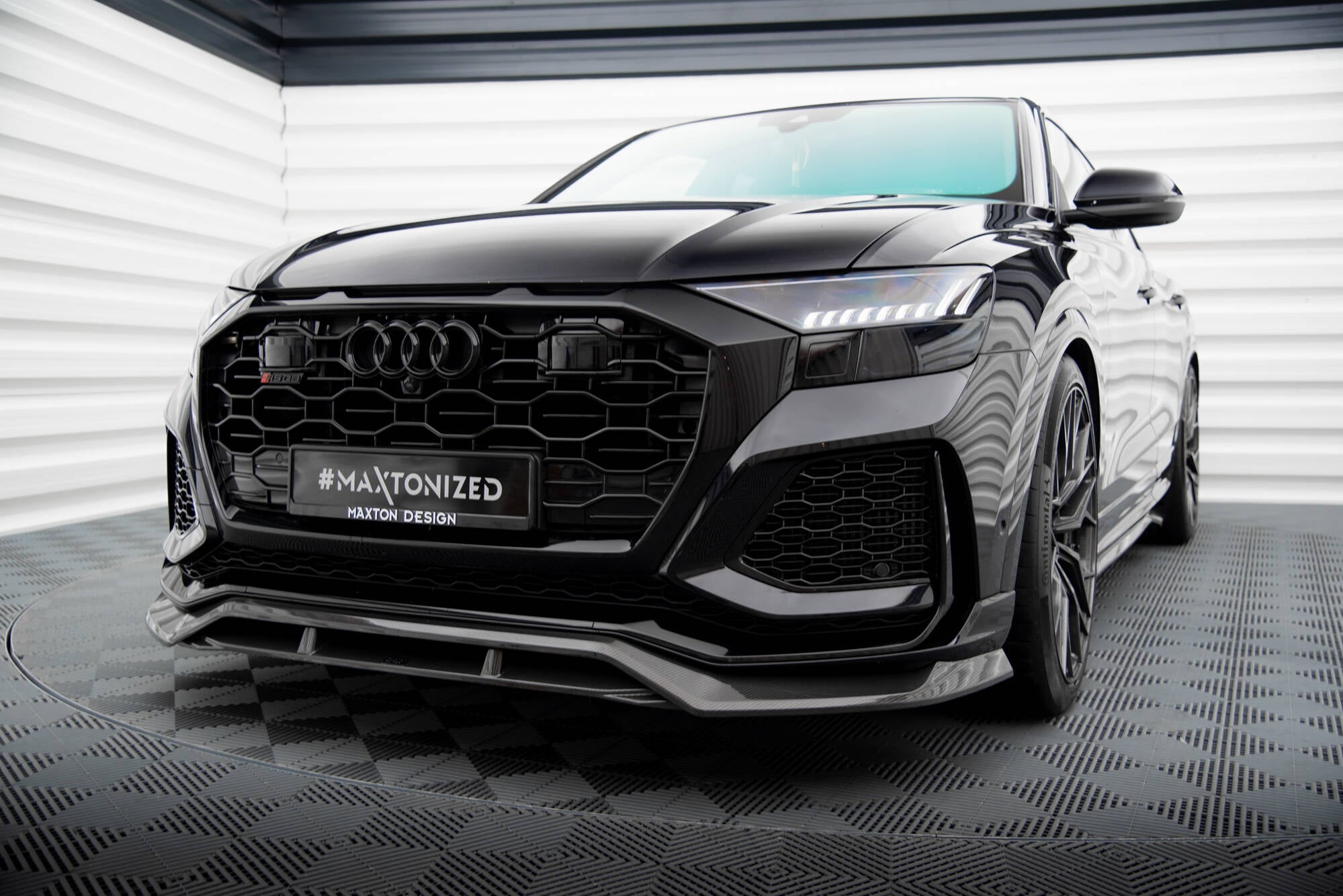 Prepreg -hiilikuitu etujakaja Audi RSQ8 MK1