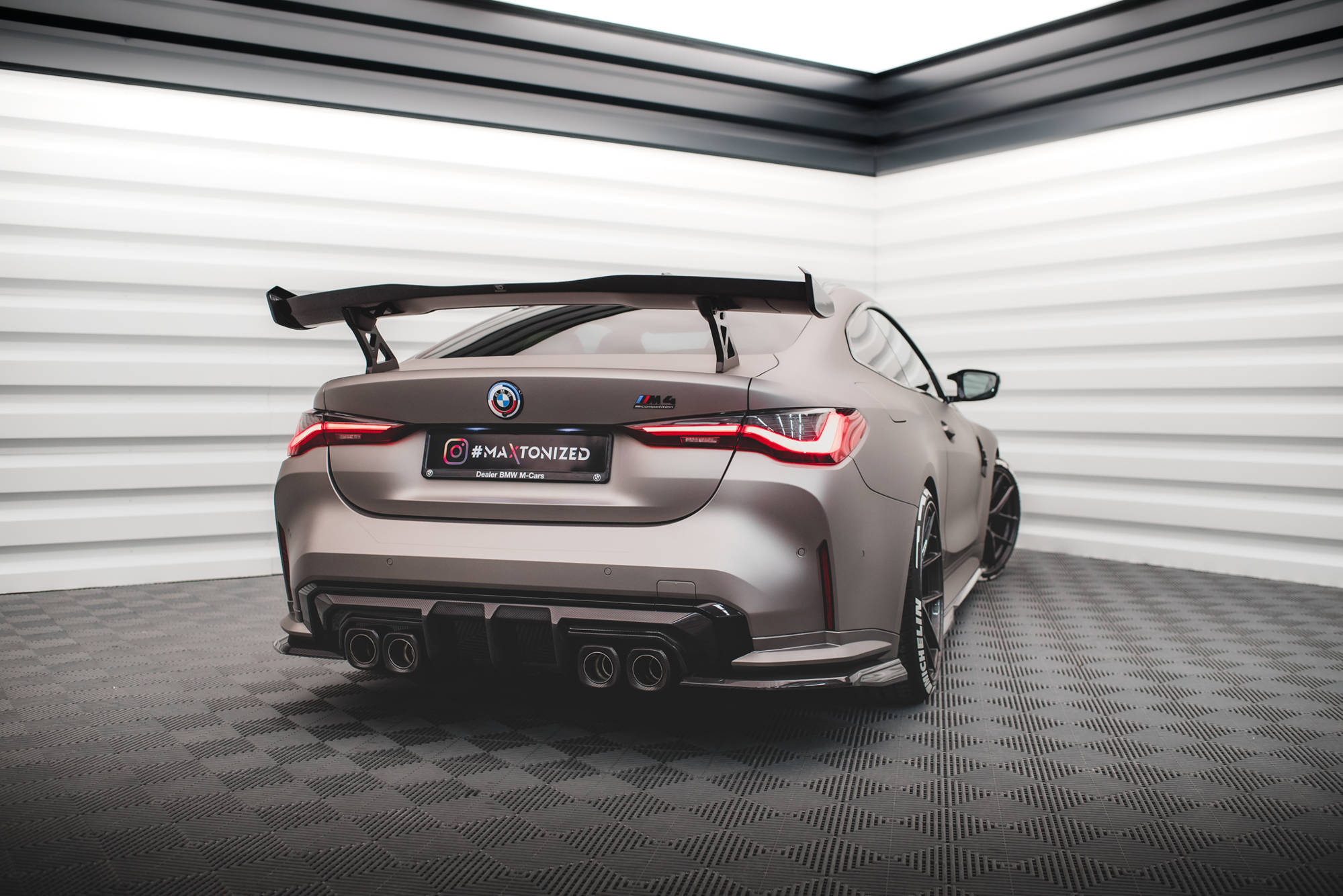 Prepreg carbon fiber rear diffuser bmw m4 g82