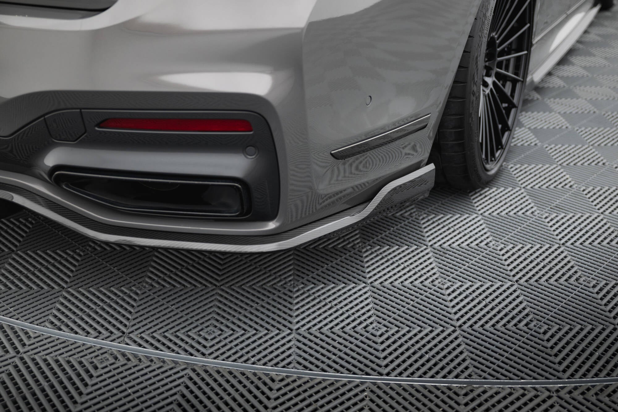 Prepreg carbon fiber rear splitter bmw 7 m-pack g11 / g12 facelift