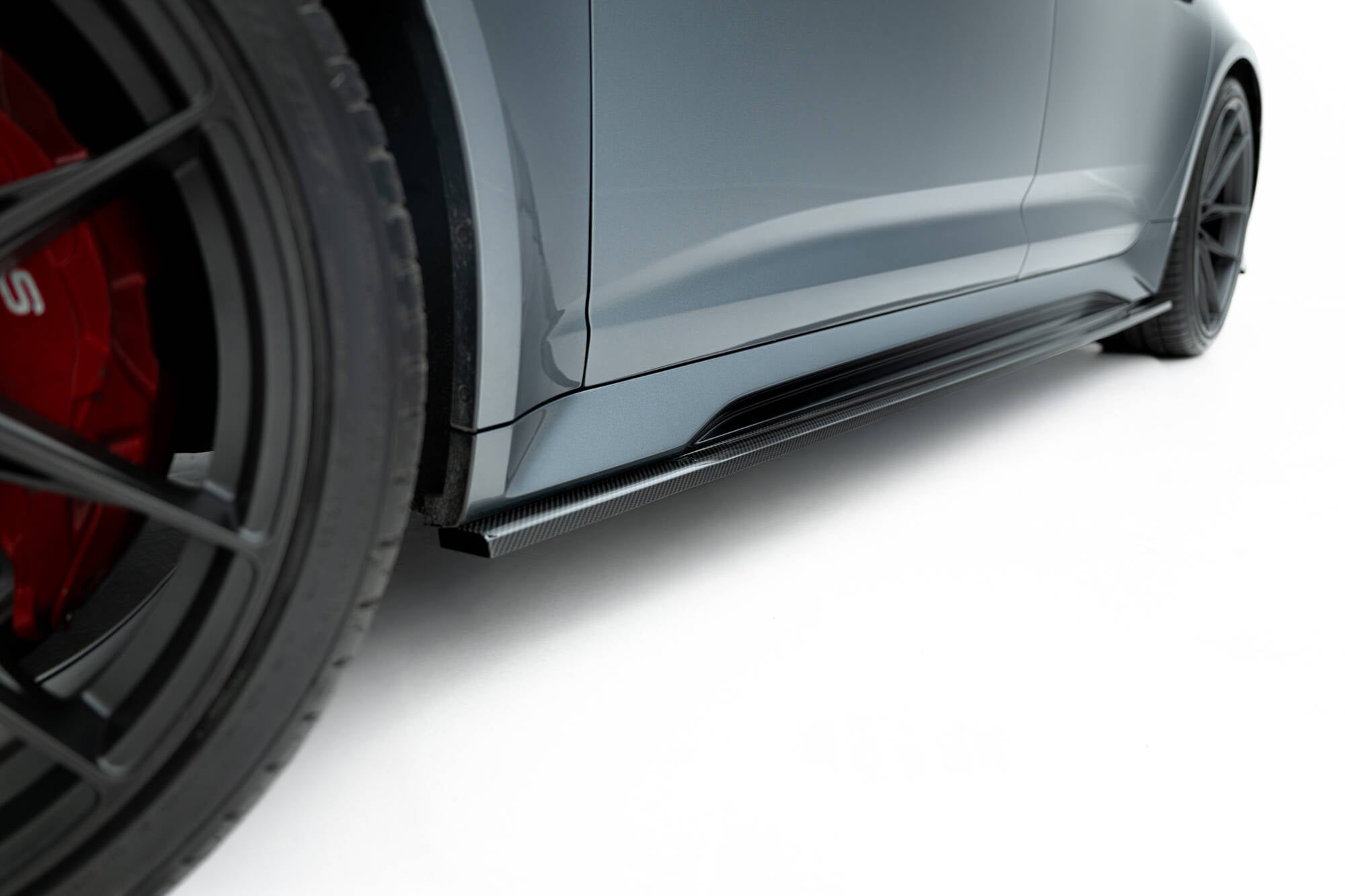 Prepreg -hiilikuidun sivuhameet Audi RS6 C8