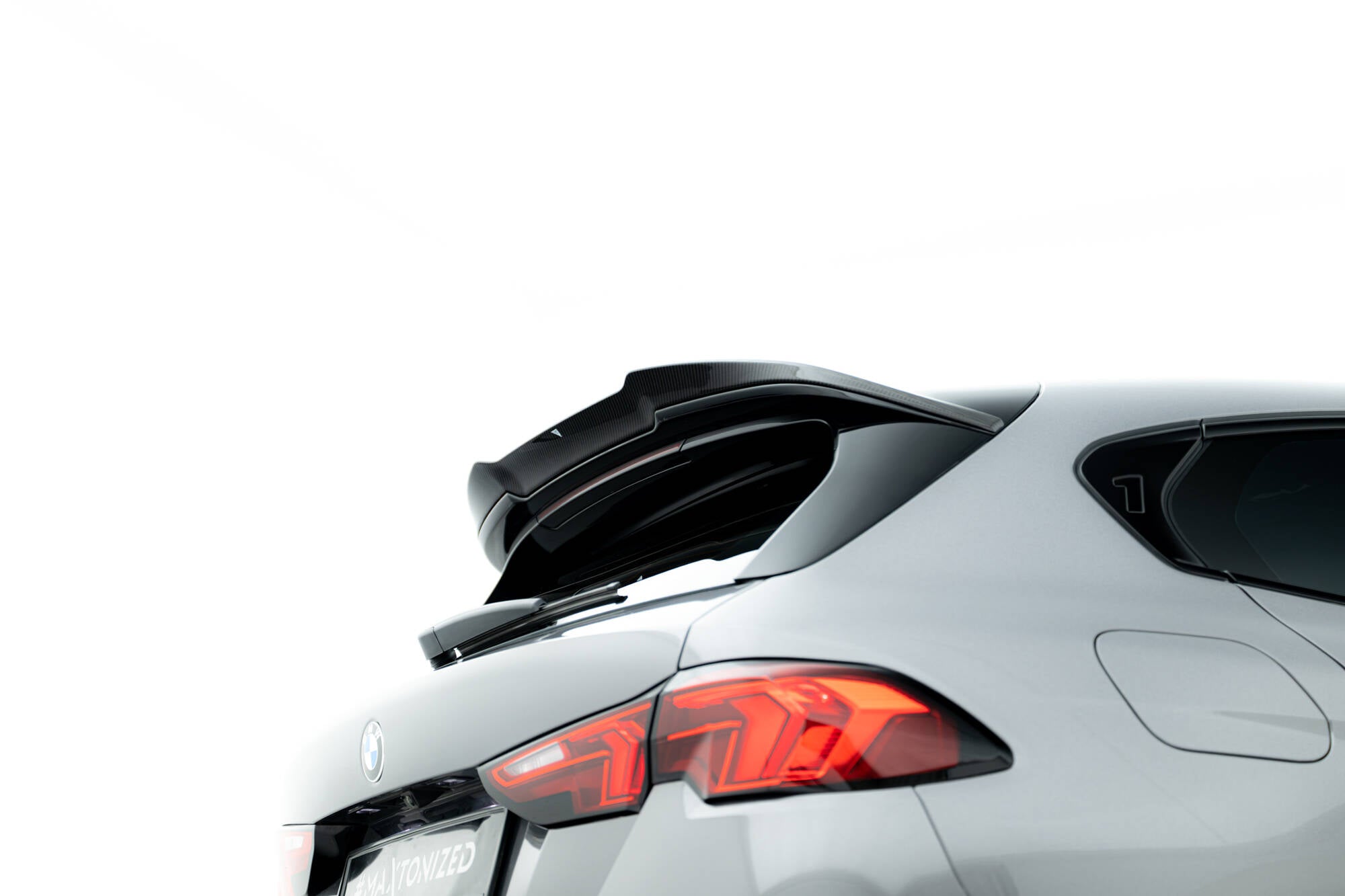 Prepreg carbon fiber tailgate spoiler bmw m135i f70