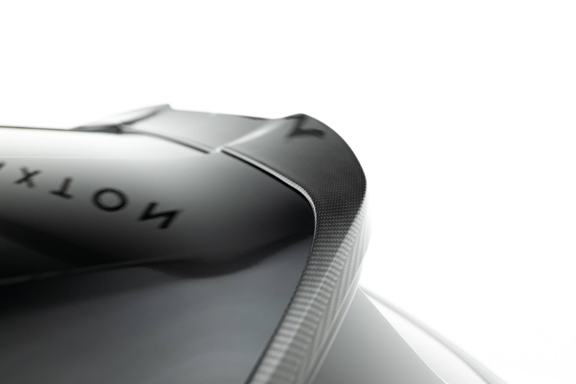Prepreg carbon fiber tailgate spoiler bmw m135i f70