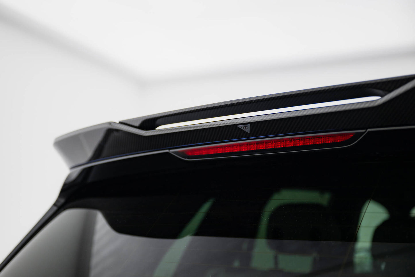 Prepreg carbon fiber tailgate spoiler bmw x5 m-pack g05 facelift