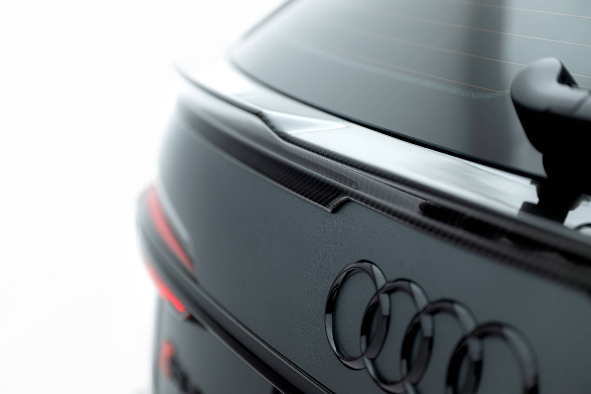 Prepreg carbon fiber tailgate spoiler (lower) audi rs6 c8