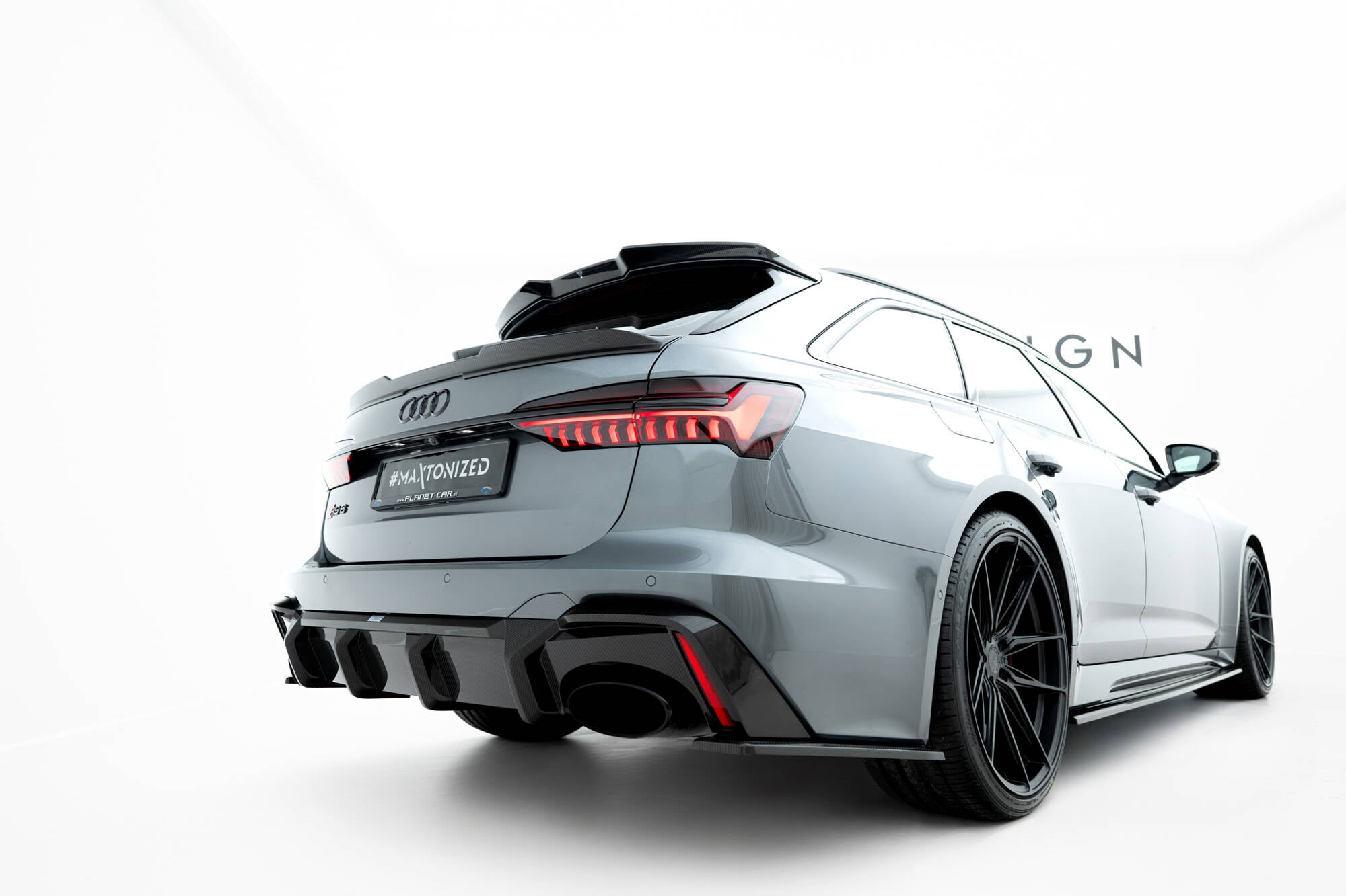 Prepreg carbon fiber tailgate spoiler (lower) audi rs6 c8