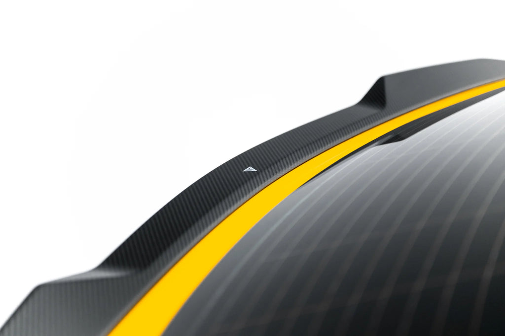 Prepreg carbon fiber tailgate spoiler (lower) suitable for lamborghini urus mk 1