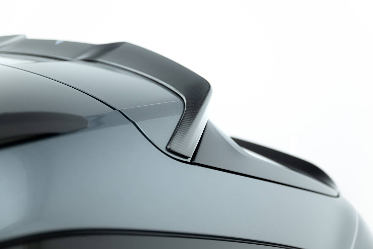 Prepreg carbon fiber tailgate spoiler (upper) audi rs6 c8