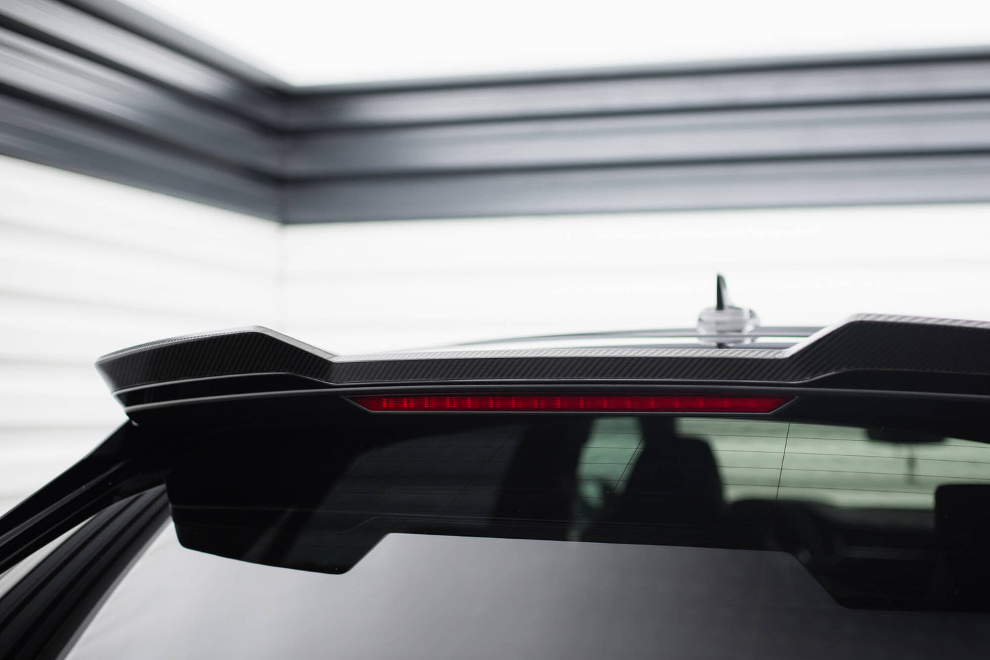 Prepreg carbon fiber tailgate spoiler (upper) audi rsq8 mk1