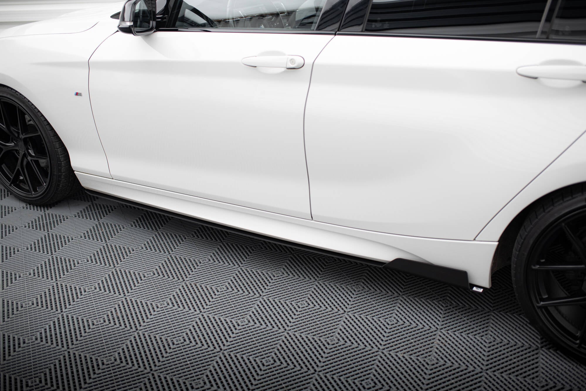 Racing side skirts diffusers bmw 1 f21 m135i / m140i / m-pack