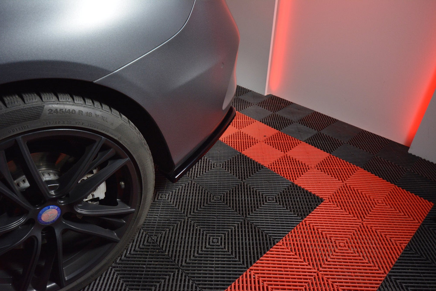 Takapuolen jakajat Mercedes-Benz C-luokka W205 Coupe AMG-Line