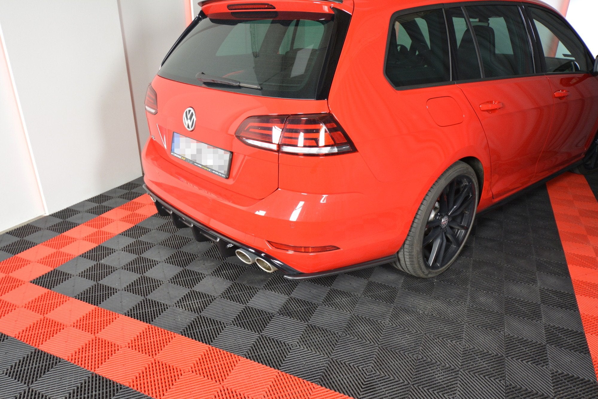 Takapuolen jakajat V.1 VW Golf 7 R Variant Facelift