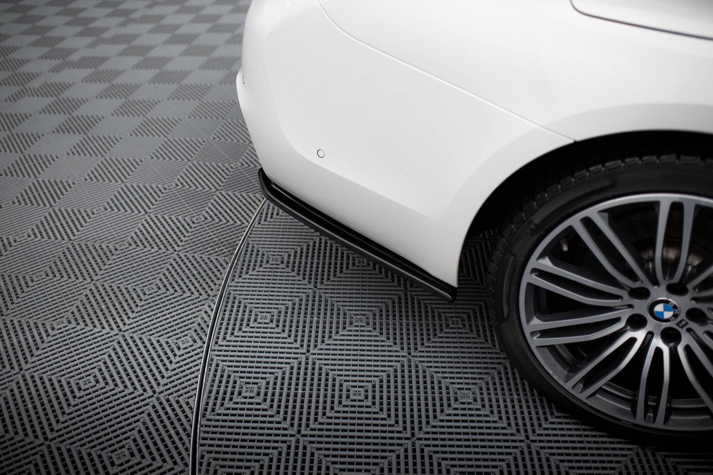 Rear side splitters for bmw 5 g30/ g31 m-pack