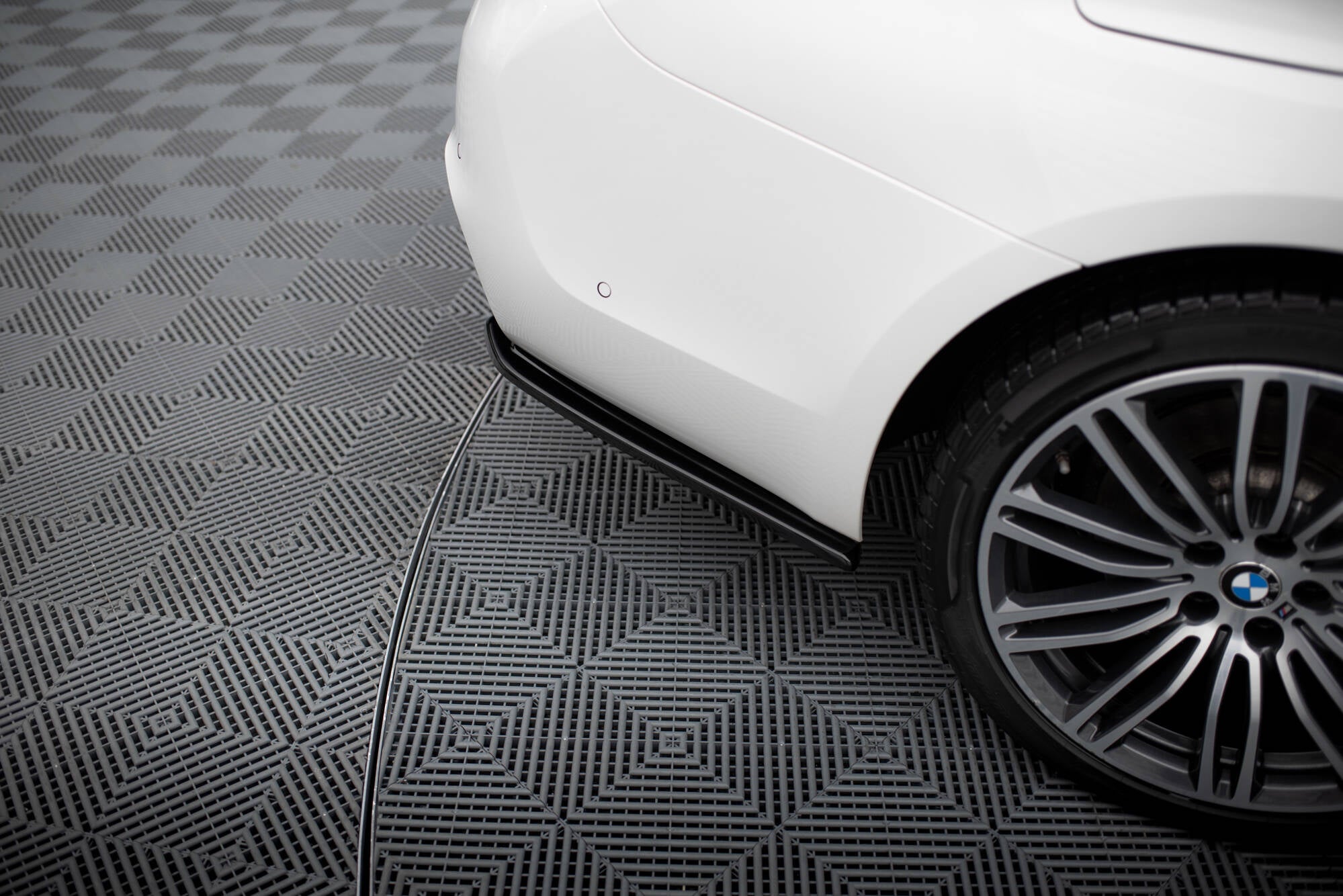 Rear side splitters for bmw 5 g30/ g31 m-pack