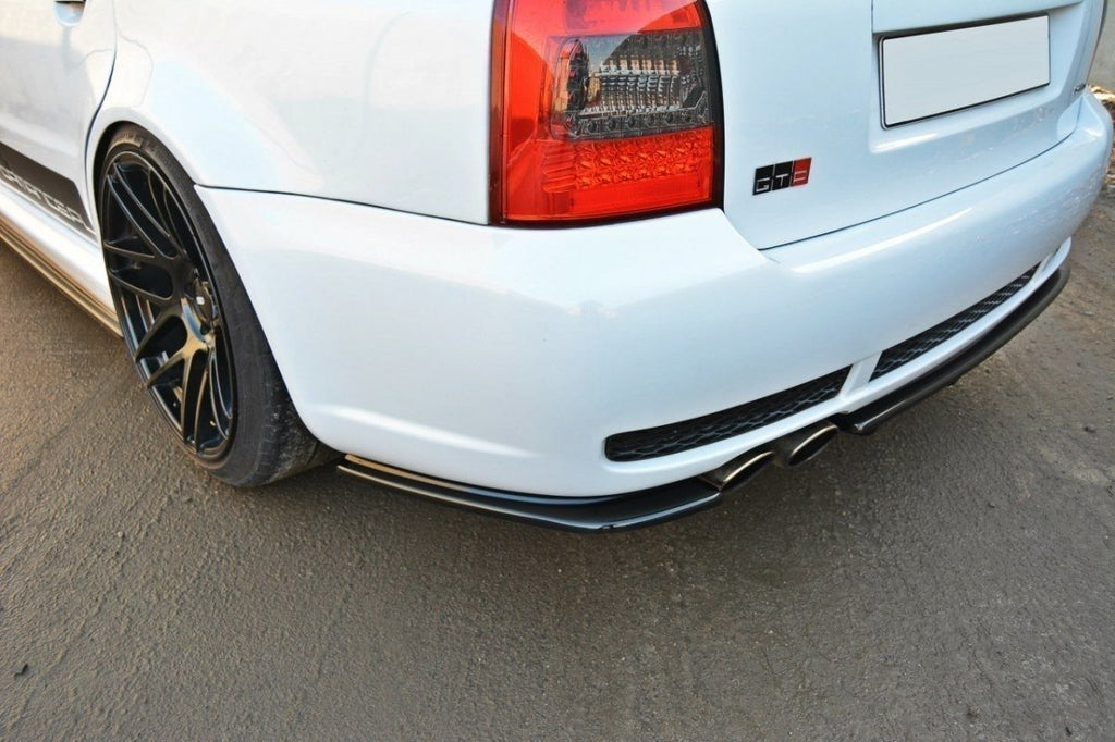 Takaosaston Audi RS4 B5 (pystysuoralla palkilla)