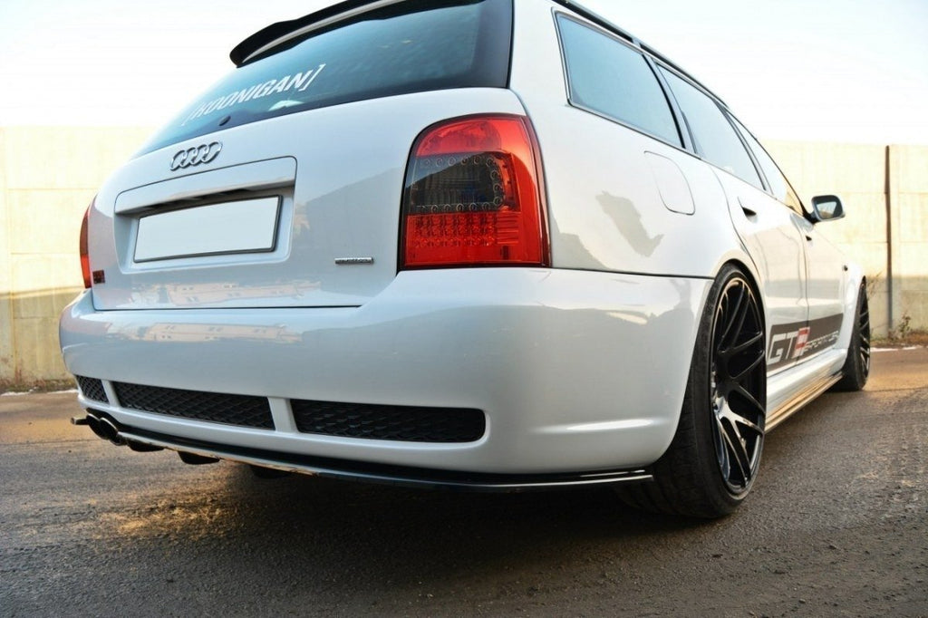 Takaosaston Audi RS4 B5 (pystysuoralla palkilla)