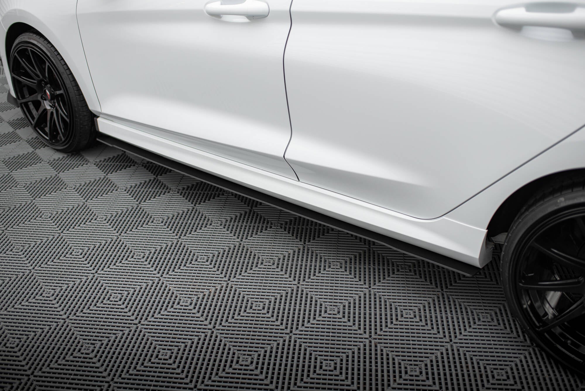 Racing side skirts diffusers v.2 ford fiesta mk8 st / st-line