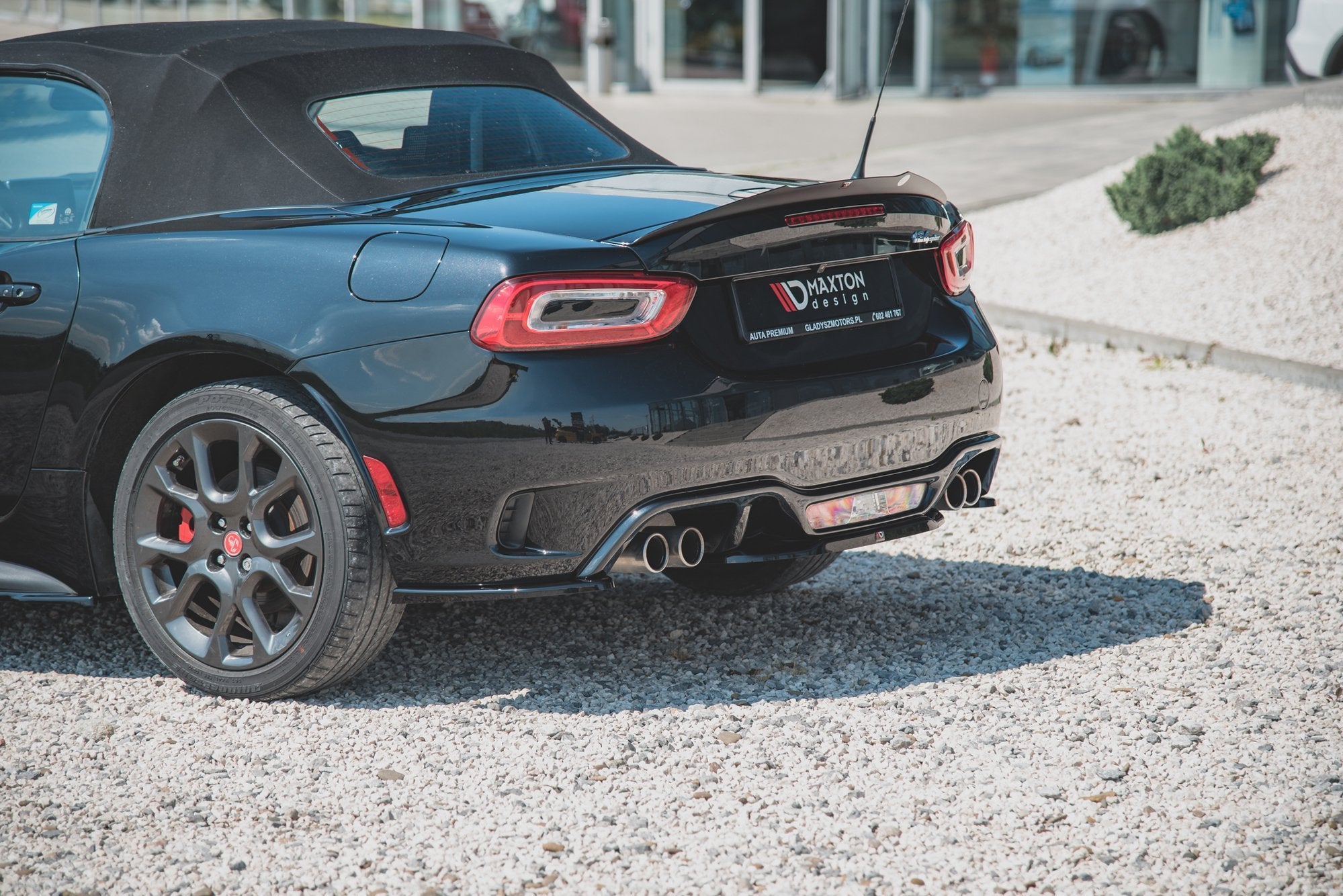 Takaosan jakajat Abarth 124 Hämähäkki