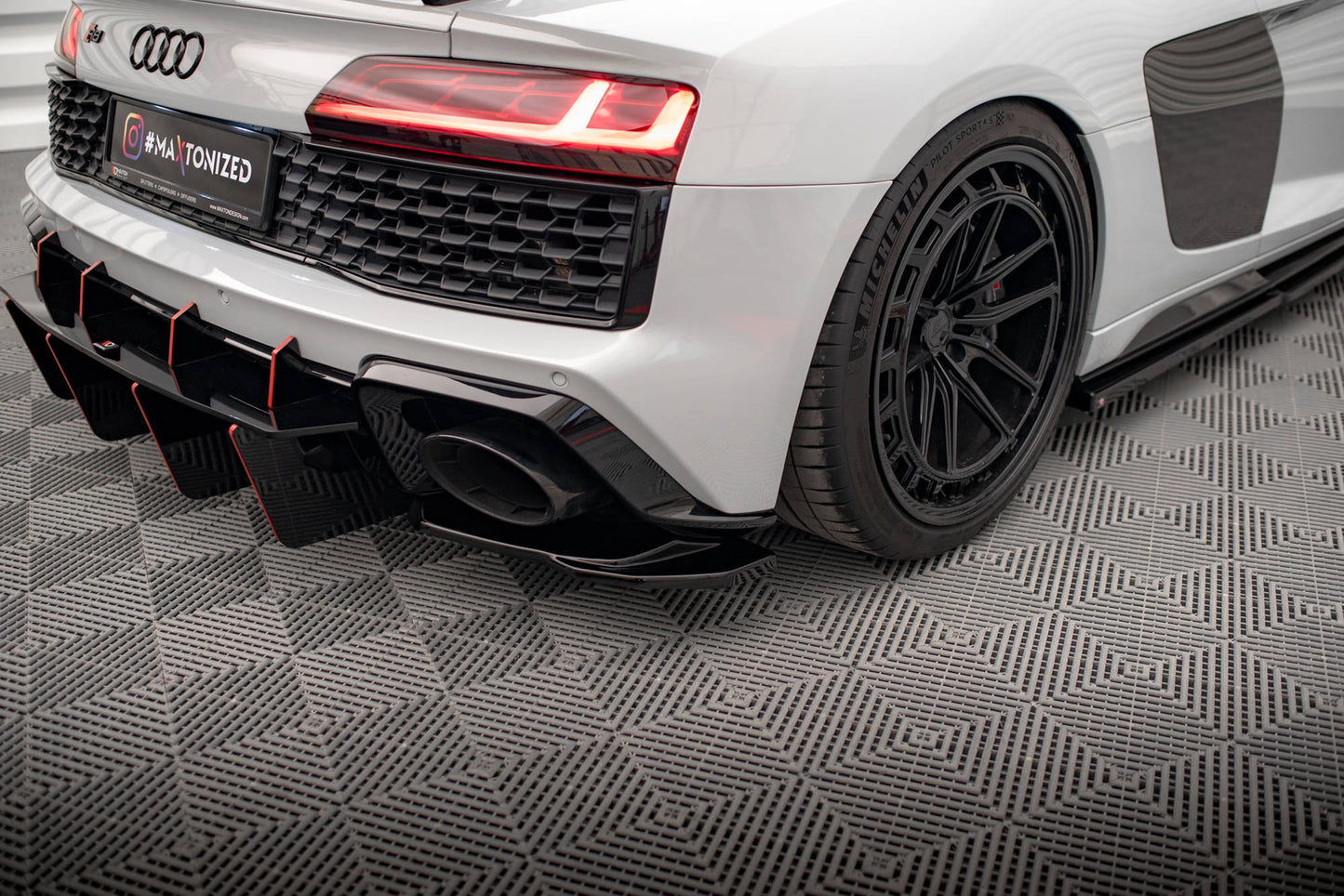 Rear side splitters audi r8 mk2 facelift