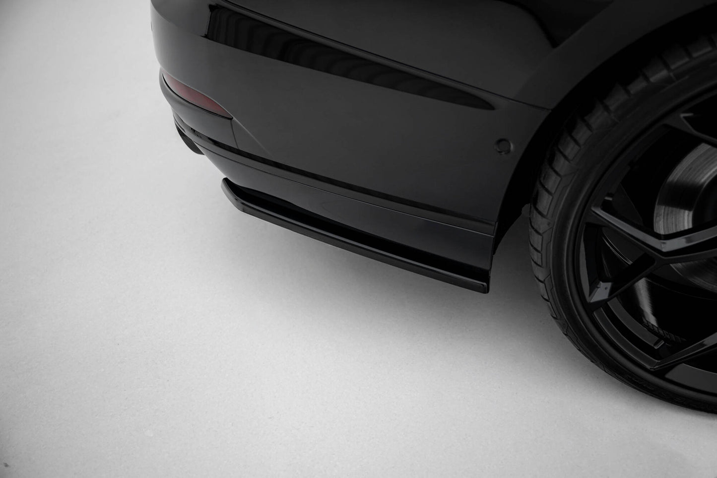 Rear side splitters audi s8 d5