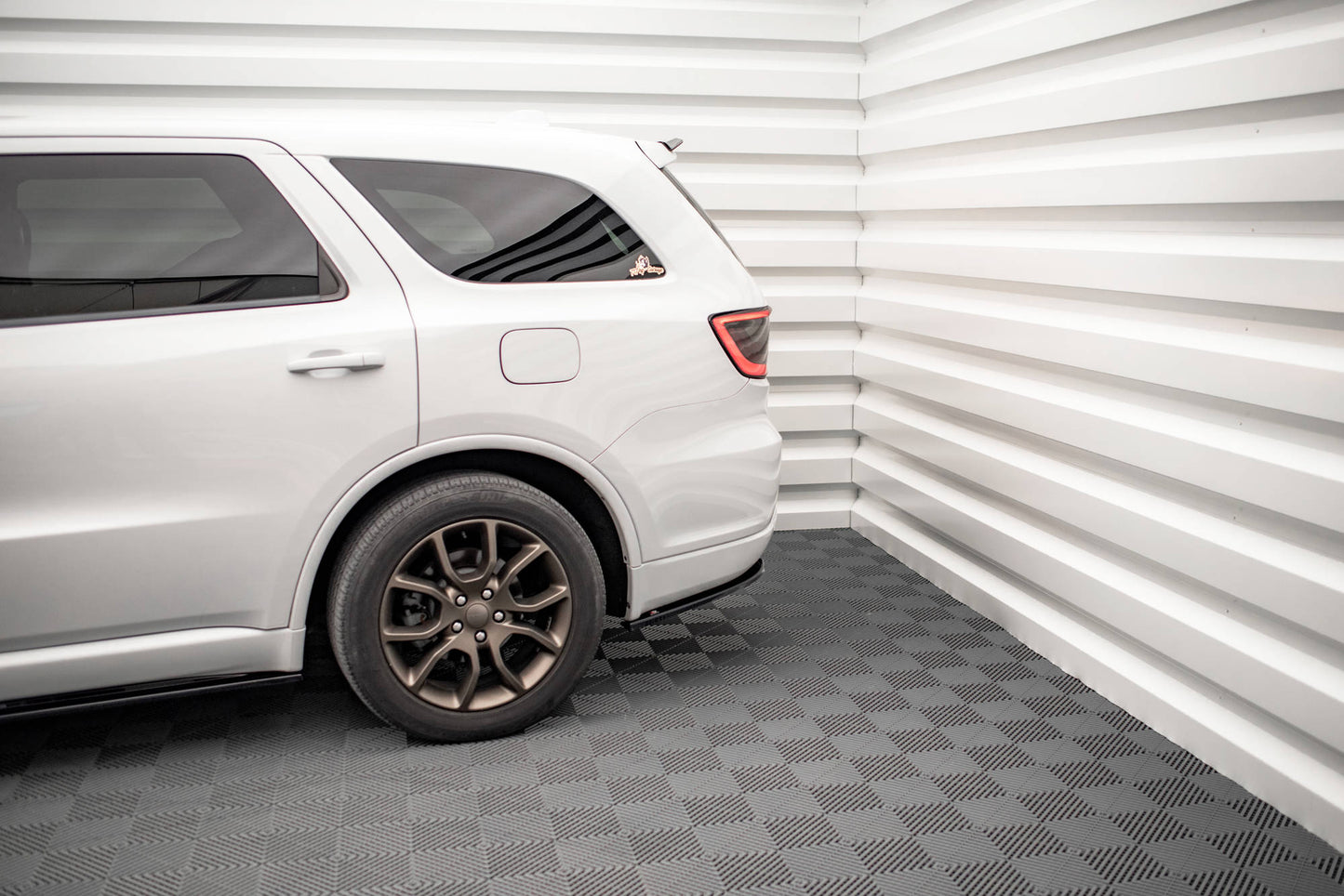 Rear side splitters dodge durango rt mk3