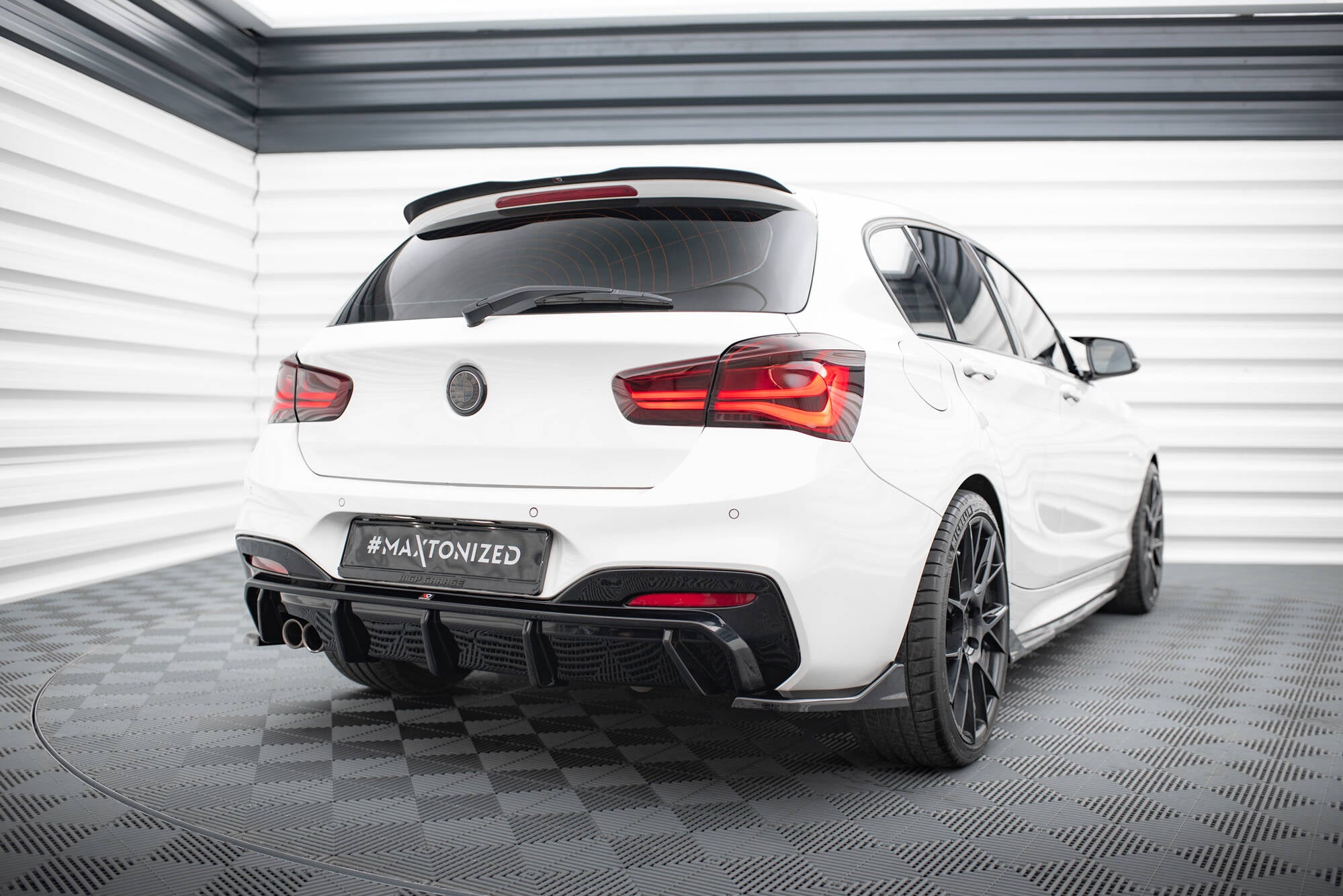 Takapuolen jakajat (Realar Valance v.3) BMW 1 m-Pack / M140I F20 FaceLift
