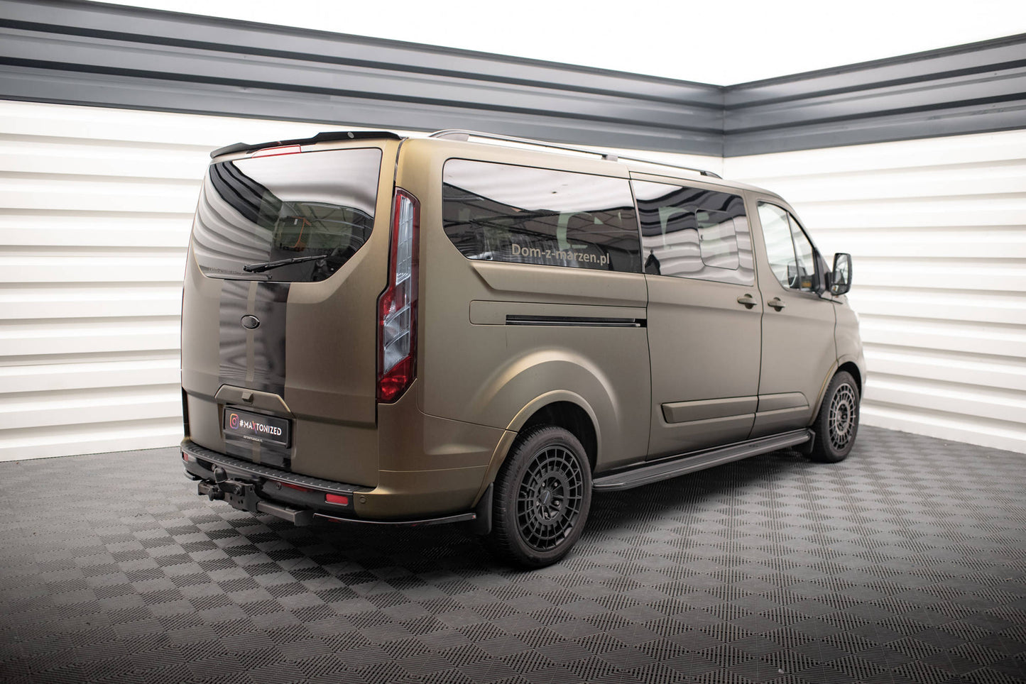 Takapuolen jakajat Ford Tourneo Custom MK1 -kasvojenkorotus