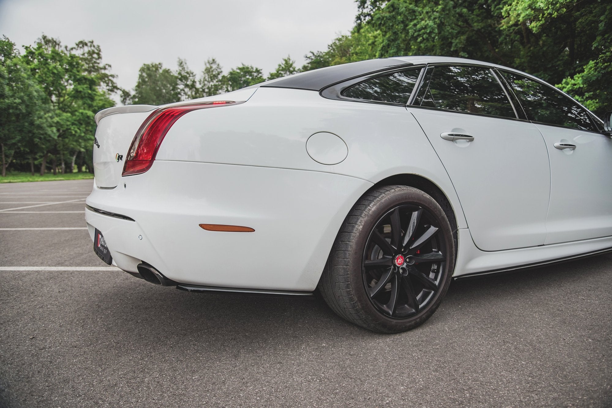 Takapuolen jakajat Jaguar XJ R-Sports X351 Facelift