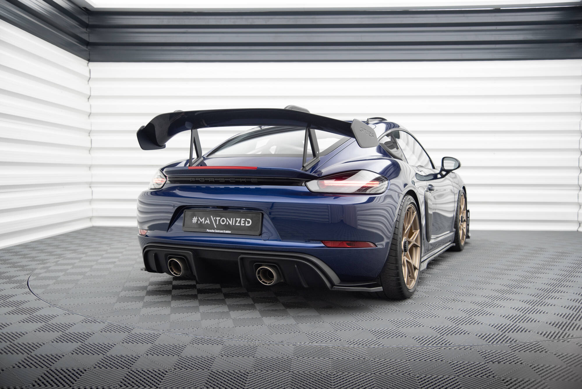 Takapuolen jakajat Porsche 718 Cayman GT4 RS 982C