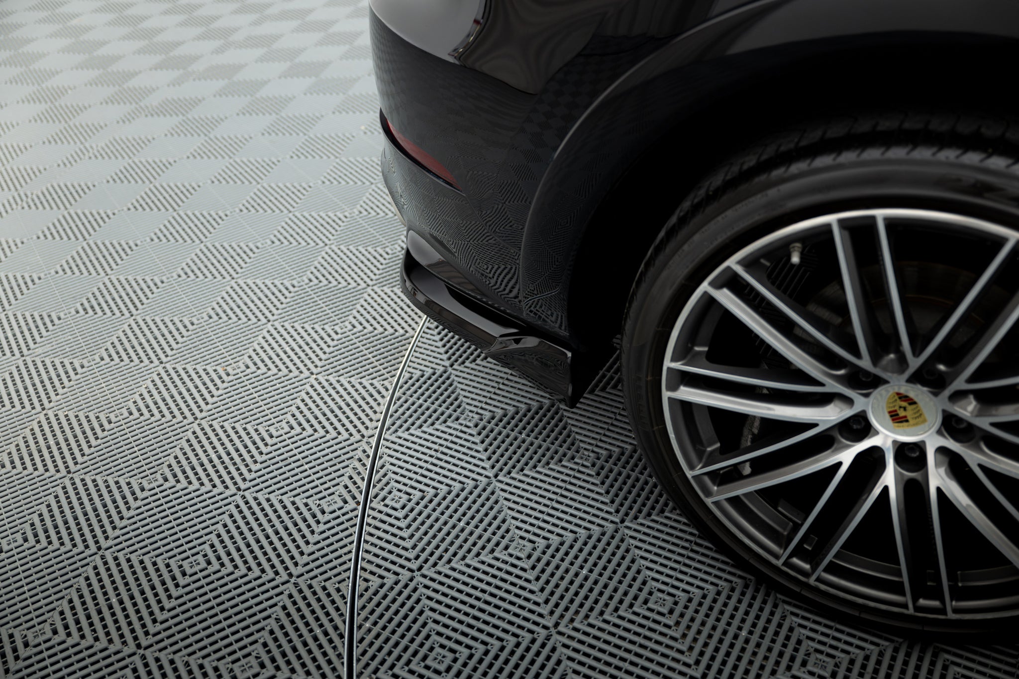 Porsche Cayenne Sport Design mk3:n takasplitteri
