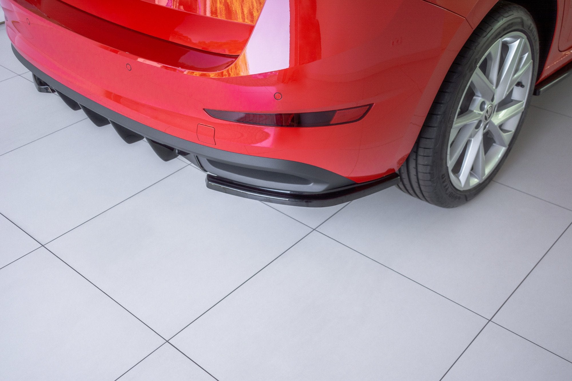 Rear side splitters shoe scala