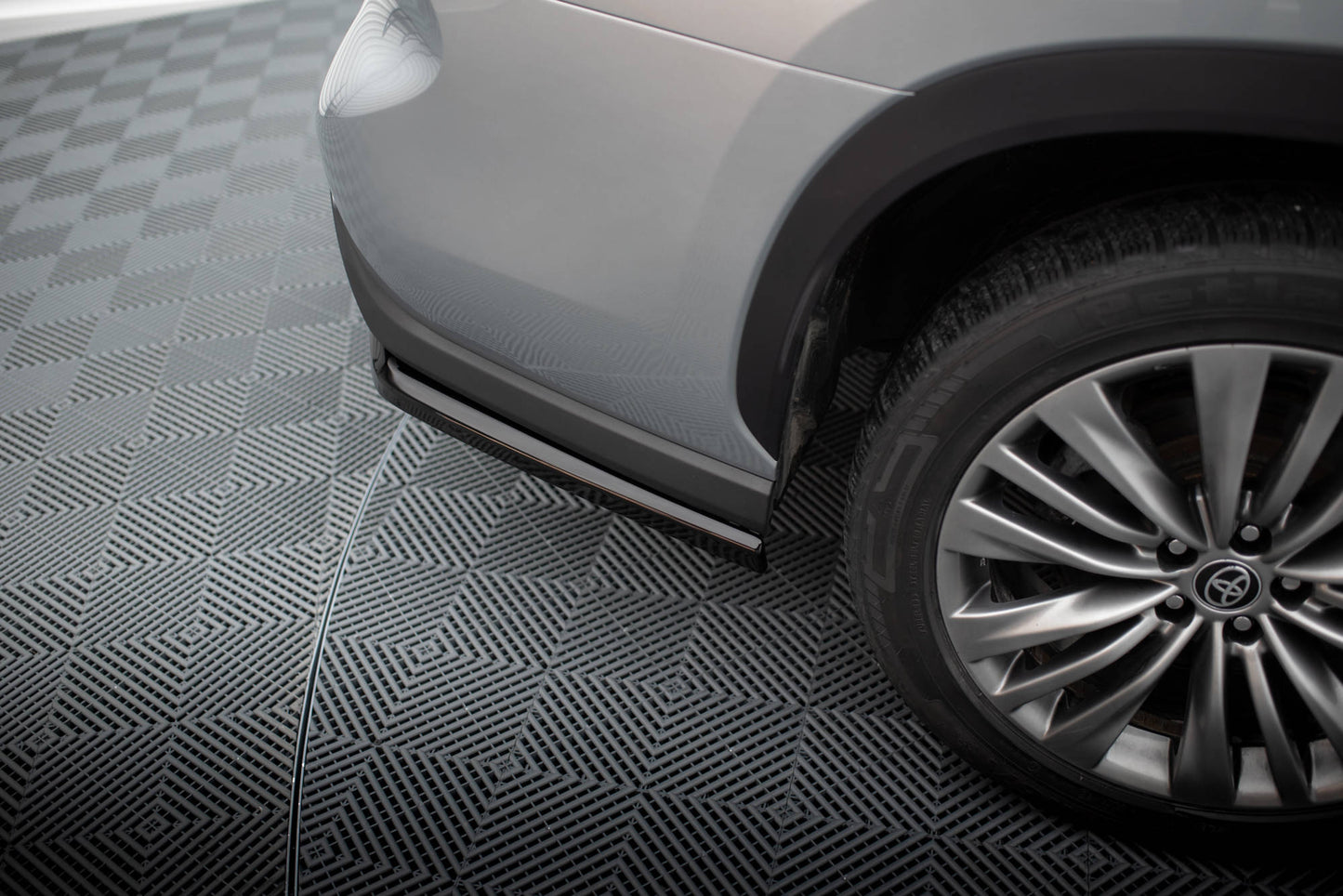 Rear side splitters toyota highlander mk4