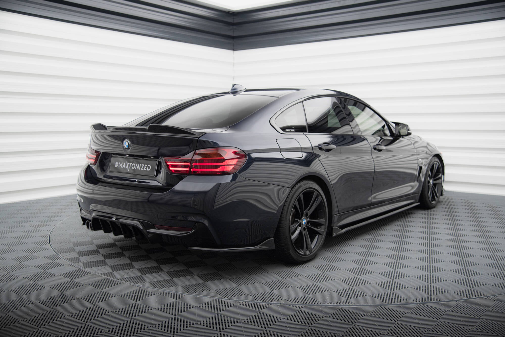 Takapuolen jakajat V.1 BMW 4 Gran Coupe M-Pack F36