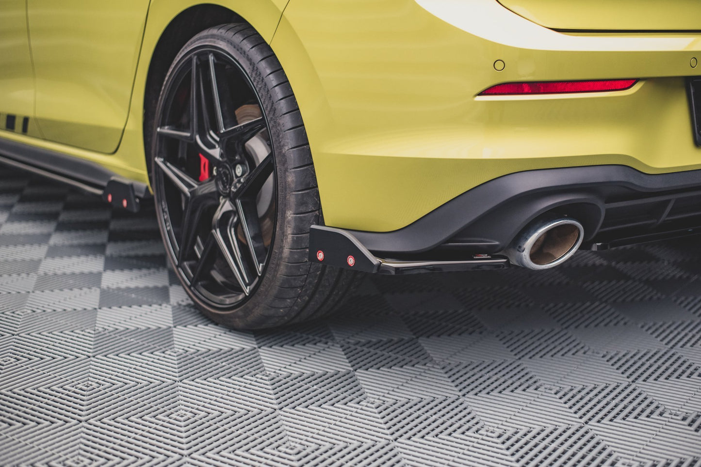 Takapuolen jakajat V.1 + Flaps Volkswagen Golf GTI Clubsport MK8