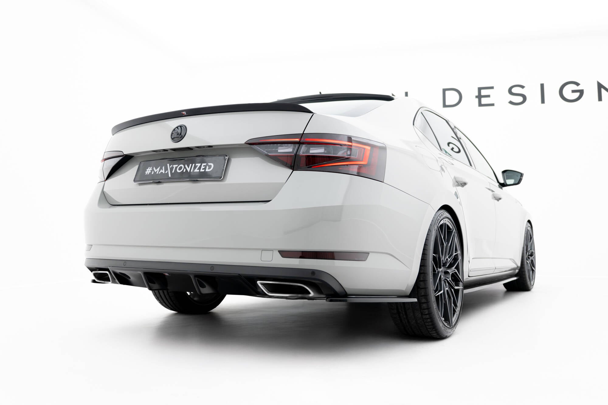 Takapuolen jakajat v.1 Skoda Superb Liftback / Combi MK3