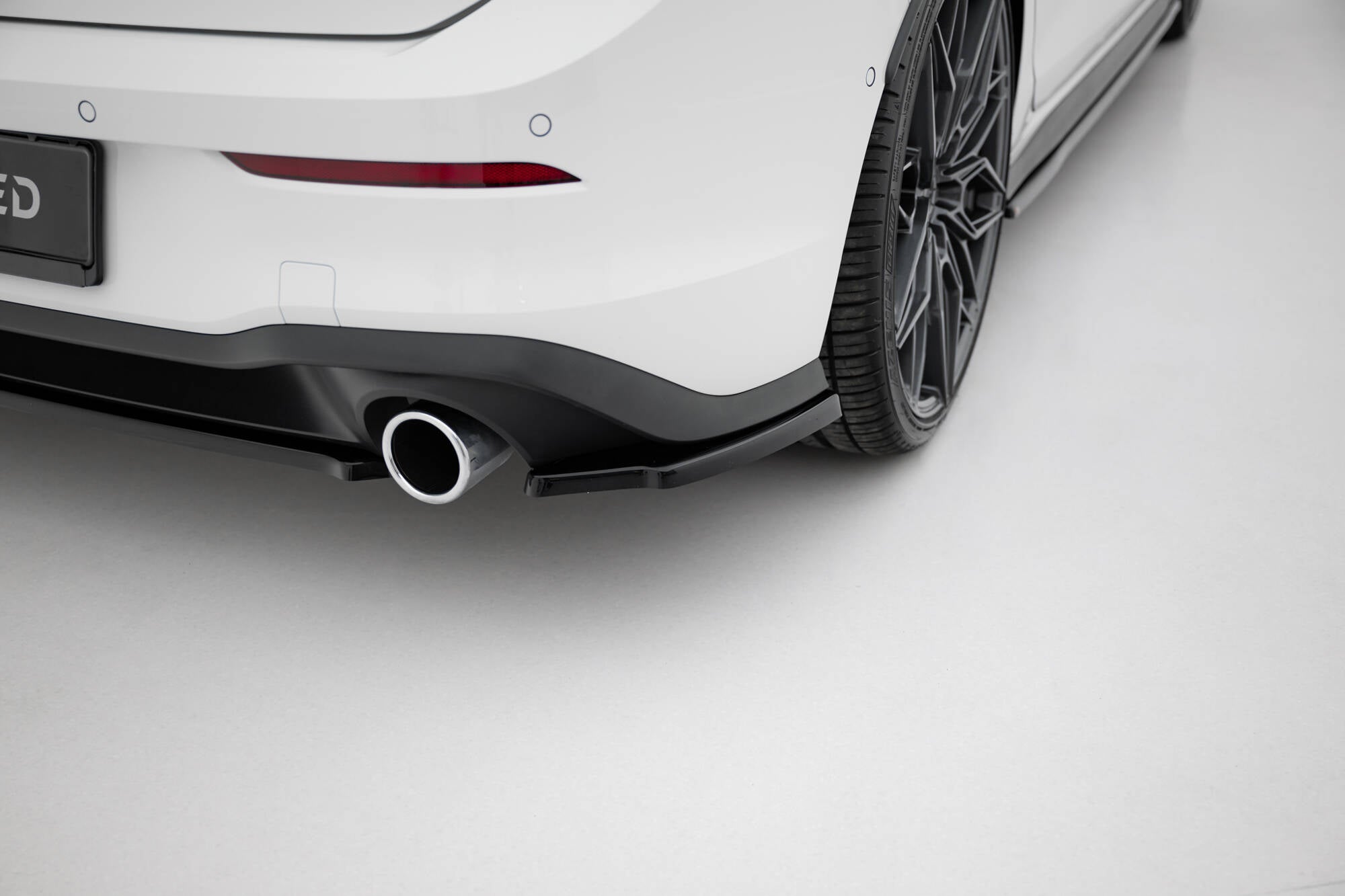 Takapuolen jakajat v.1 Volkswagen Golf GTI / GTE MK8