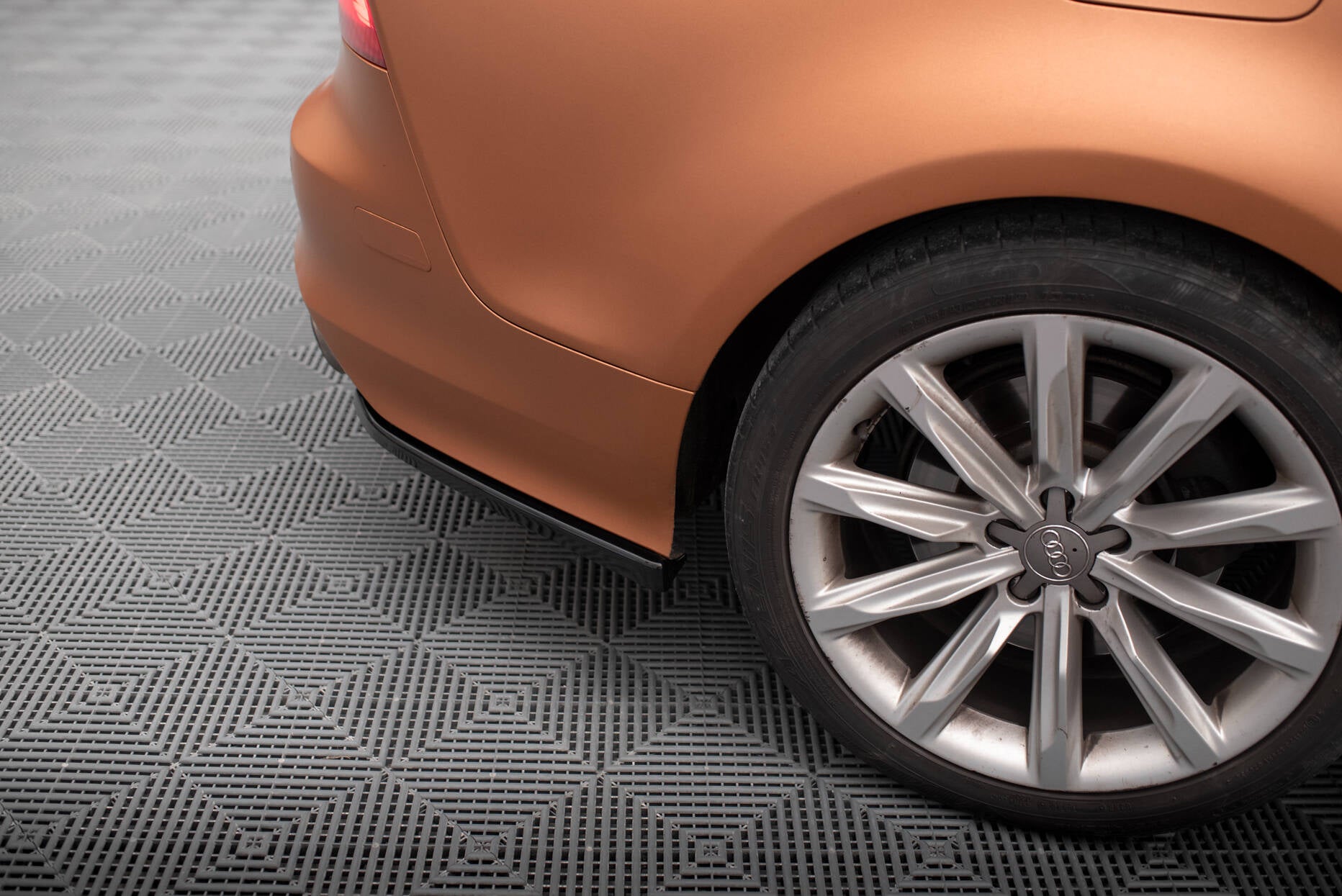 Takapuolen jakajat v.2 Audi A7 S-Line C7