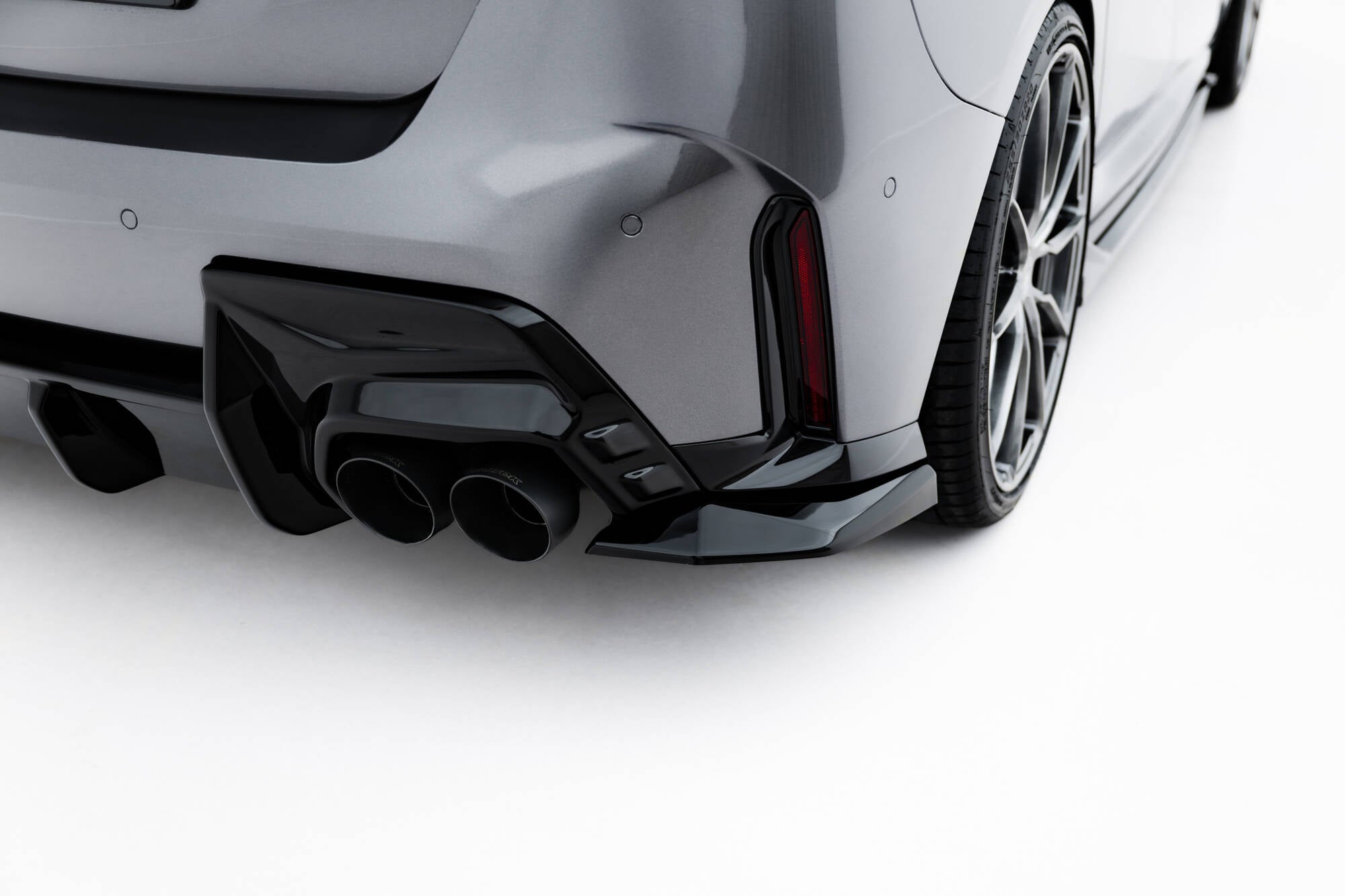 Takapuolen jakajat v.2 BMW M135i F70