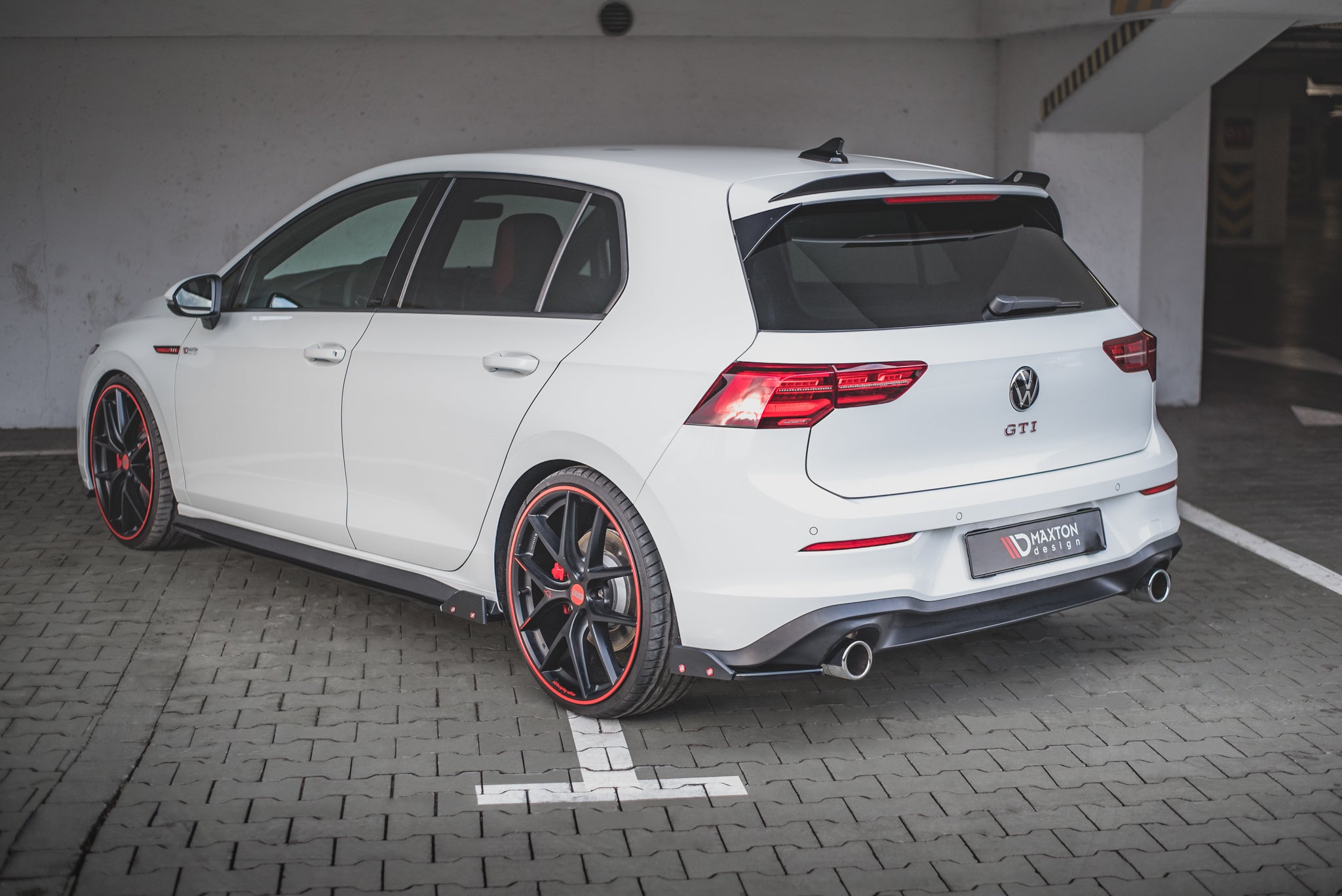 Takasivusplitterit v.2 + läpät Volkswagen Golf GTI / GTE mk8