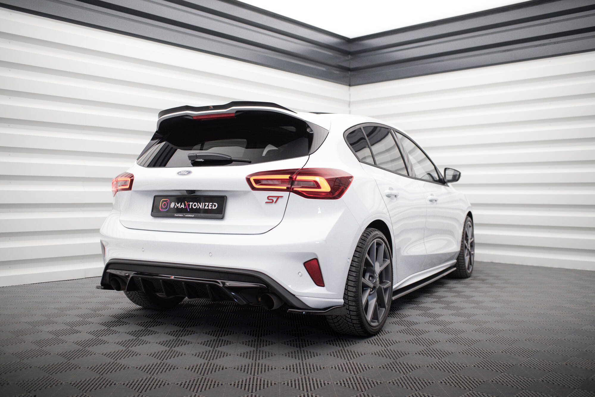 Rear side splitters v.2 Ford Focus Hatchback ST MK4