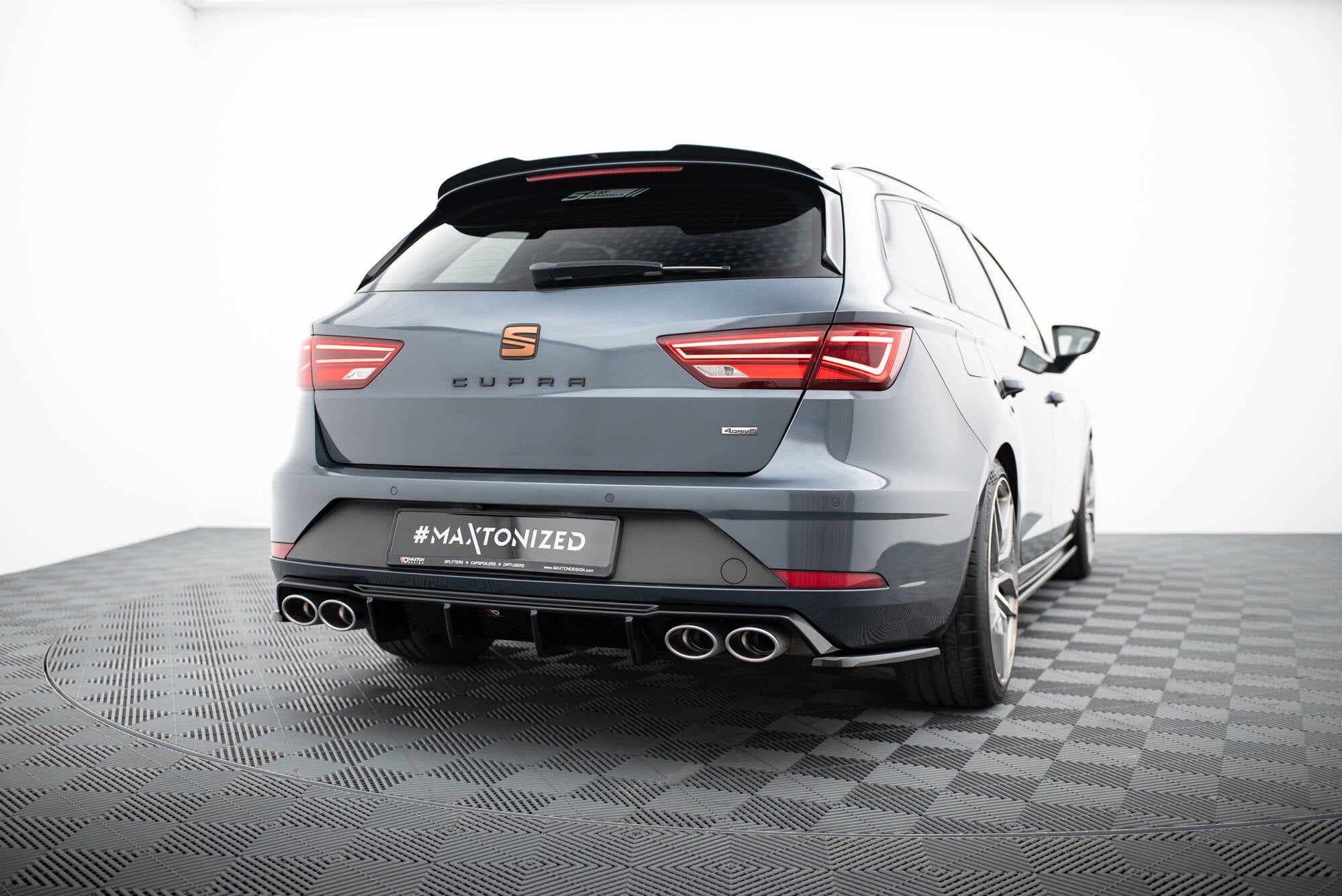 Takapuolen jakajat v.2 istuin Leon Cupra Mk3 FL Sports Tourer