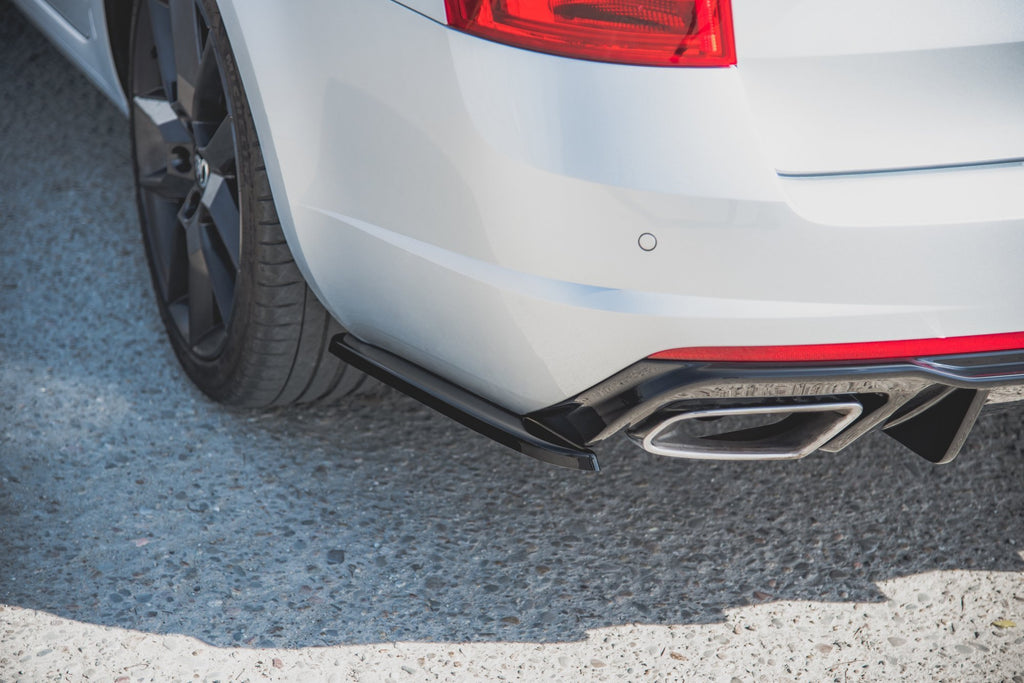Takapuolen jakajat v.2 Skoda Octavia RS MK3/MK3 FL SUORAAMA/COMBI