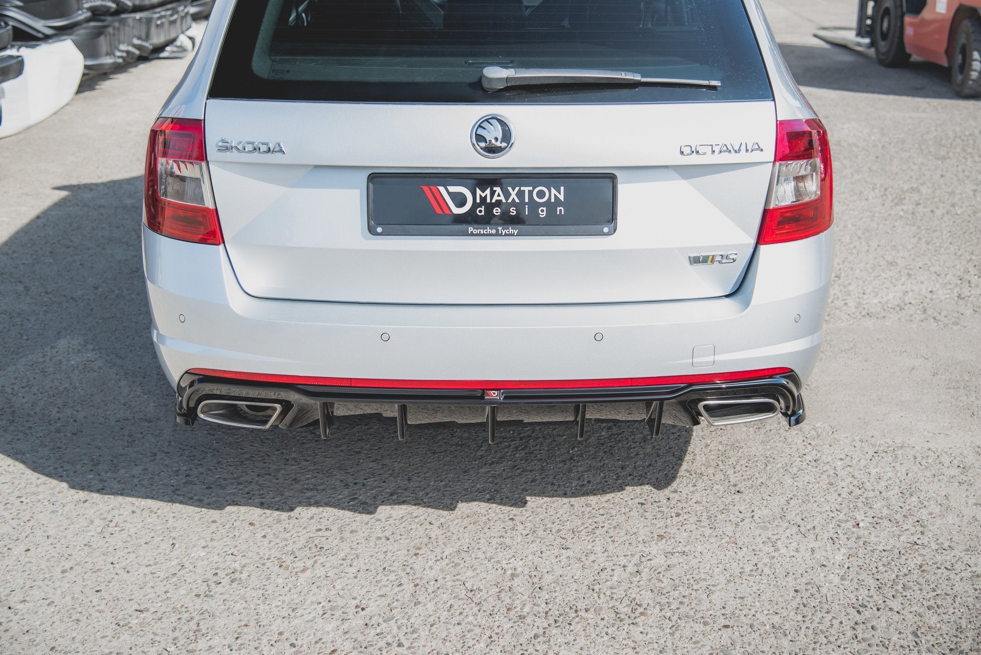 Takapuolen jakajat v.2 Skoda Octavia RS MK3/MK3 FL SUORAAMA/COMBI