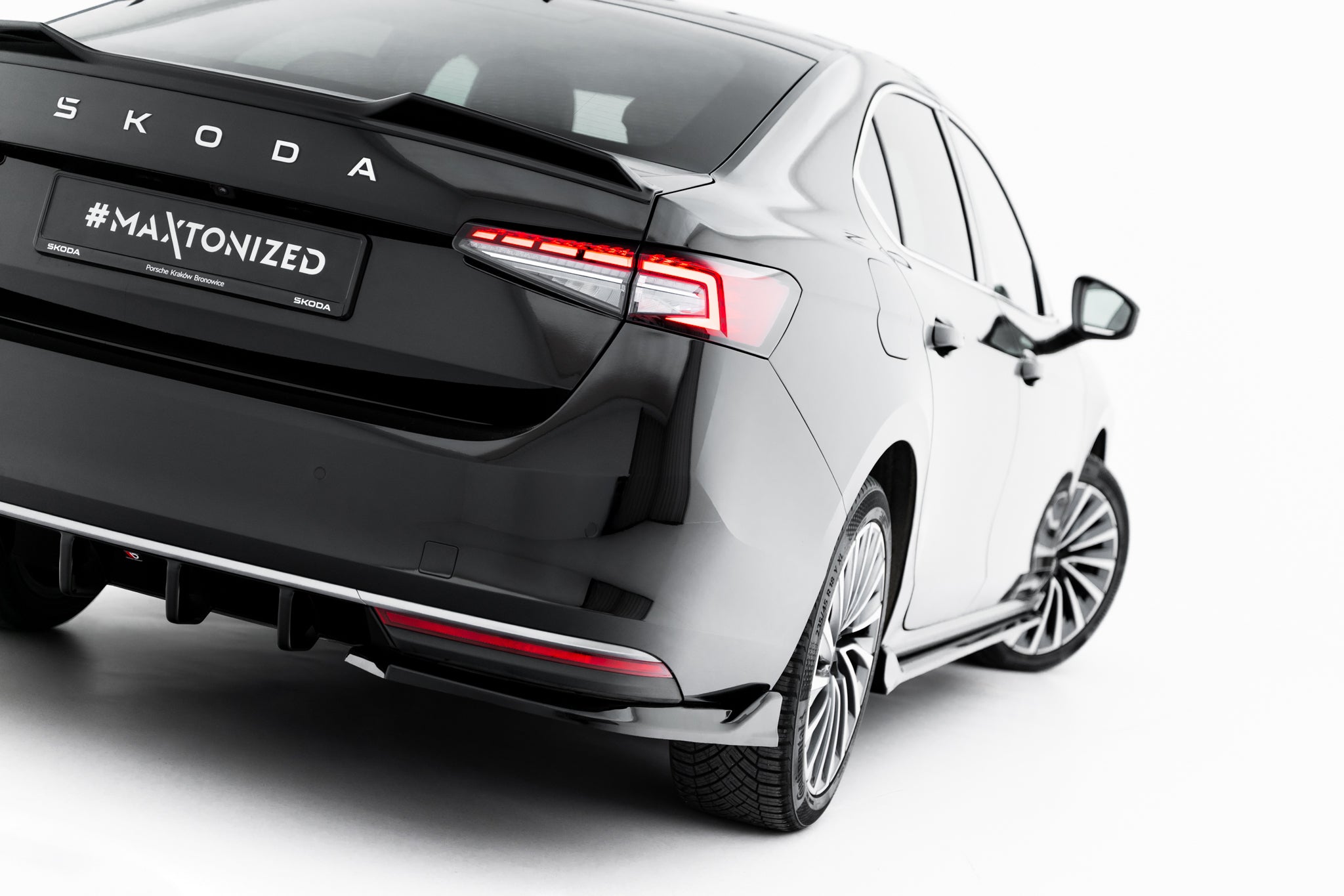 Takapuskurin splitterit v.2 Skoda Superb mk4